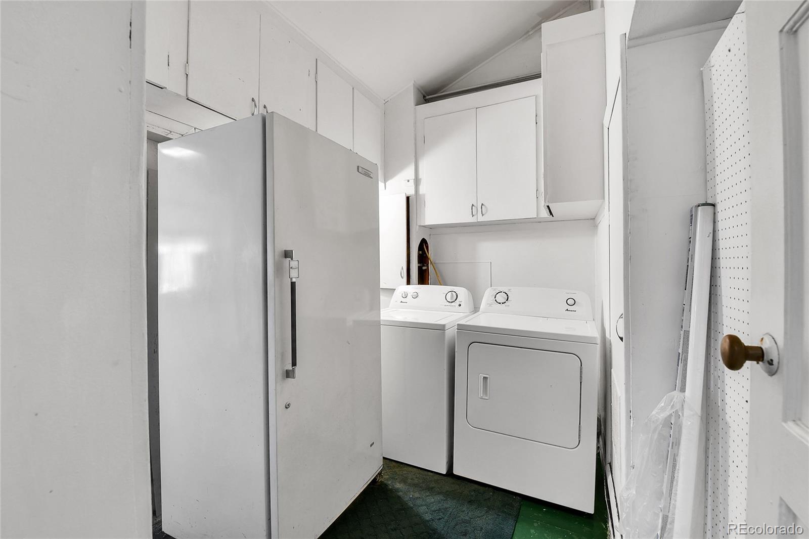 MLS Image #20 for 1995 s hazel court,denver, Colorado