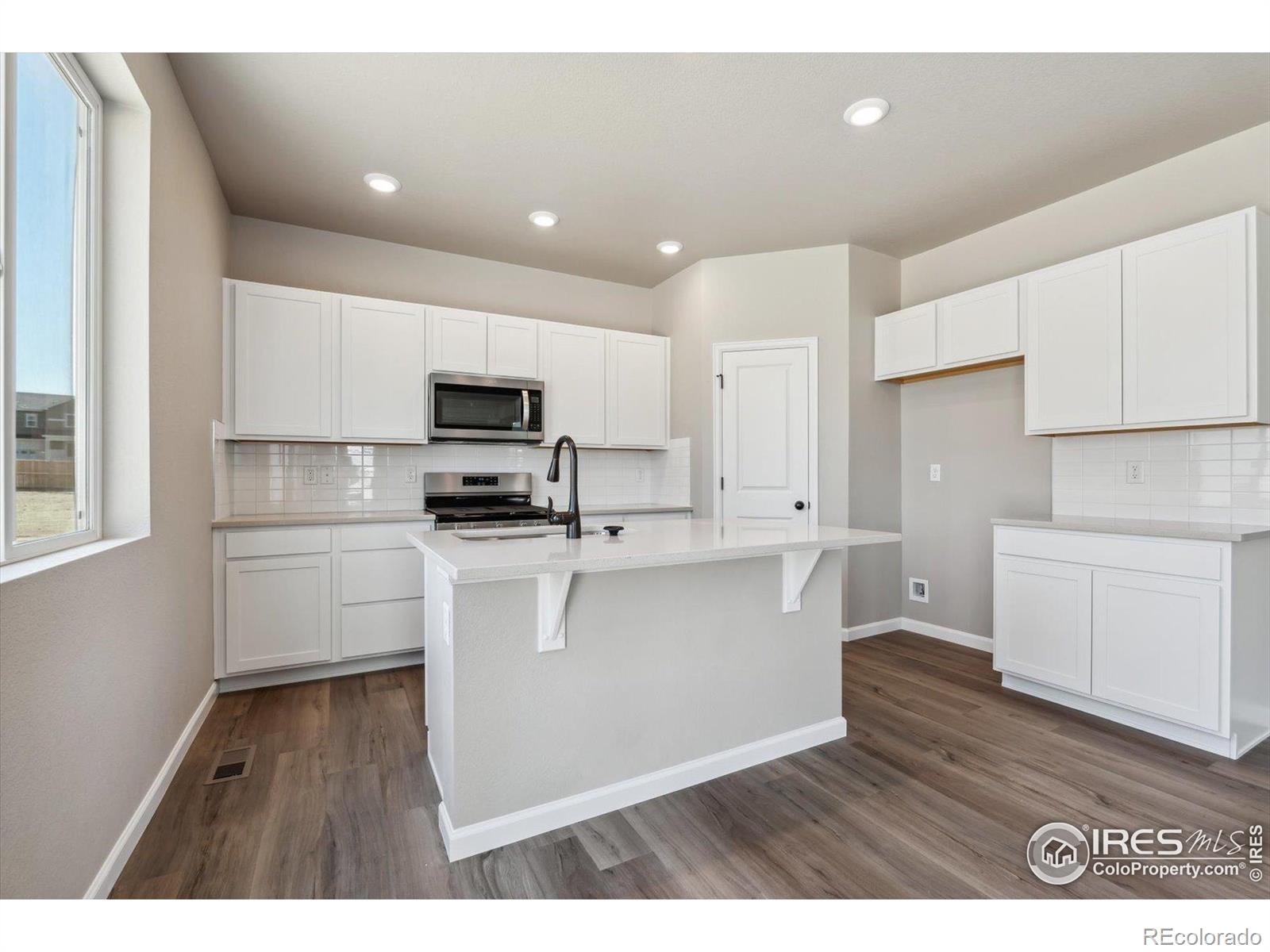 MLS Image #6 for 803  harvard street,johnstown, Colorado