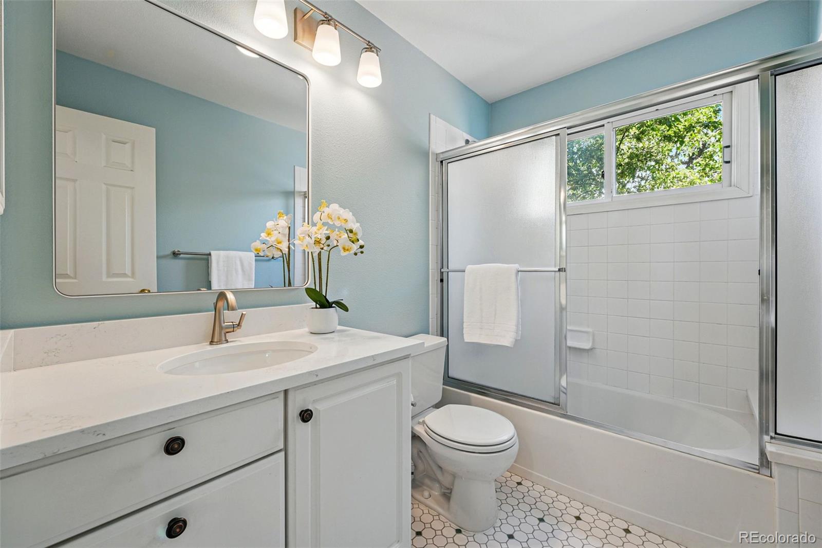 MLS Image #31 for 2252 s yosemite circle,denver, Colorado
