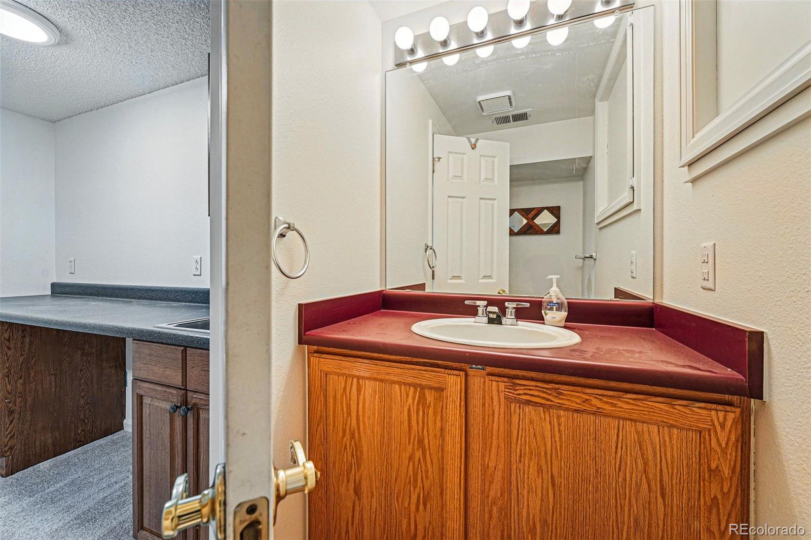 MLS Image #41 for 2252 s yosemite circle,denver, Colorado