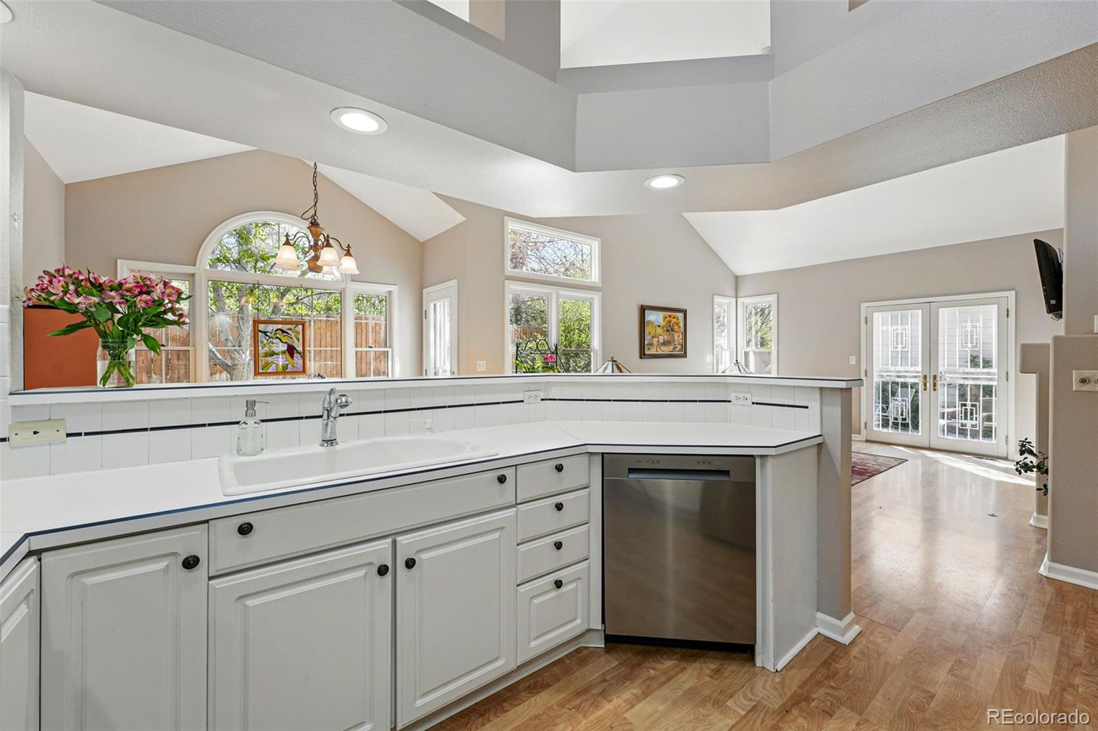 MLS Image #9 for 2252 s yosemite circle,denver, Colorado