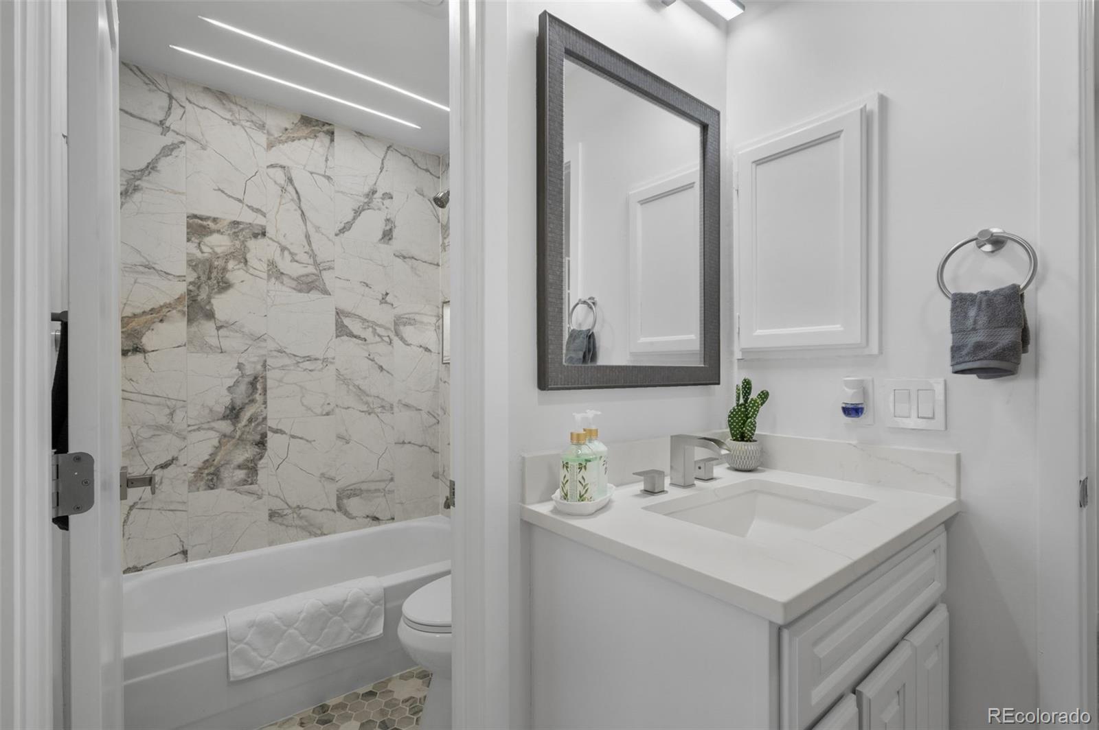 MLS Image #20 for 1811 s quebec way,denver, Colorado