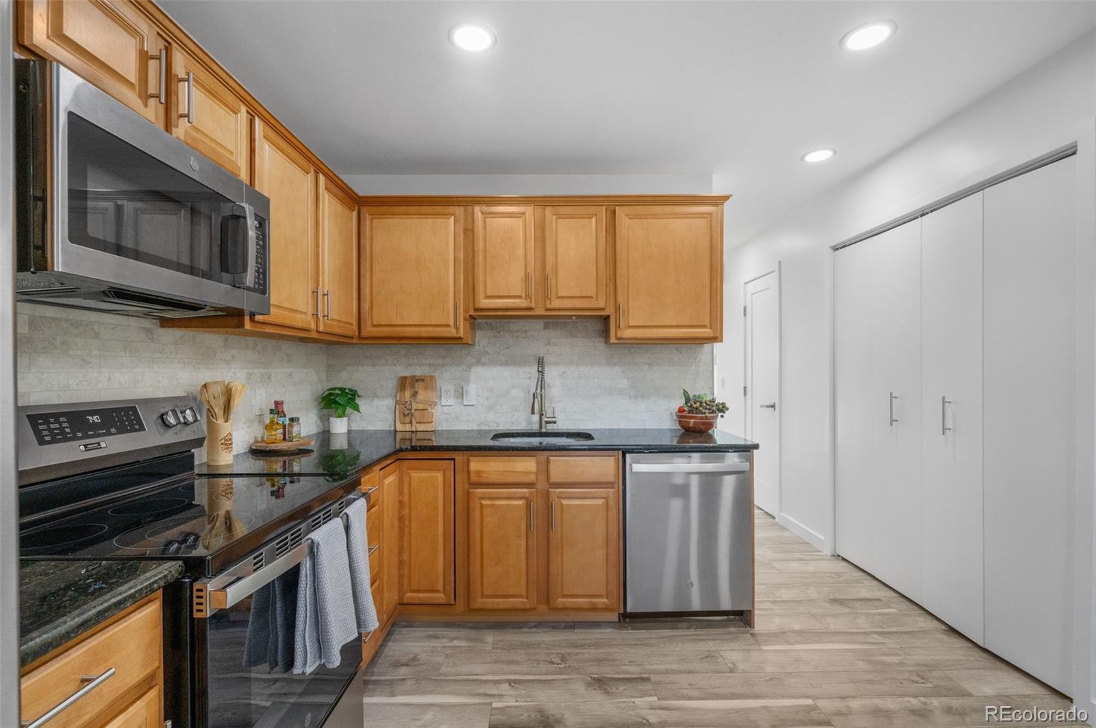 MLS Image #9 for 1811 s quebec way,denver, Colorado
