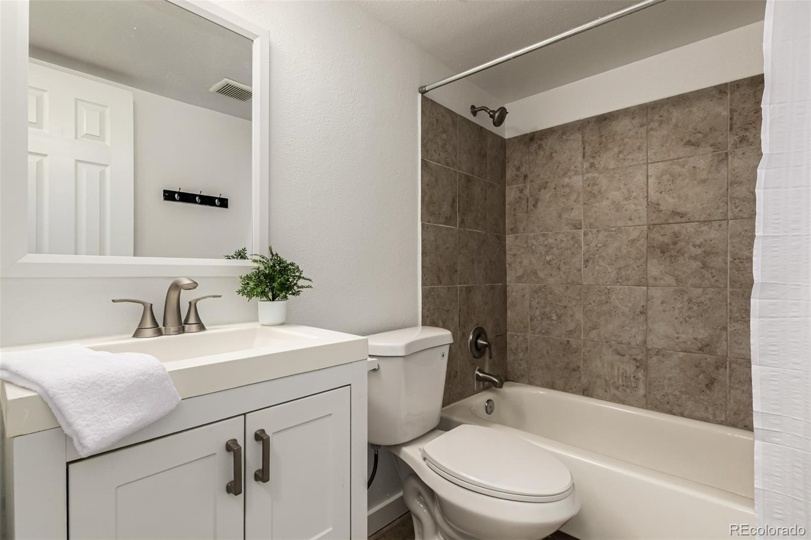 MLS Image #13 for 3100 s federal boulevard,denver, Colorado