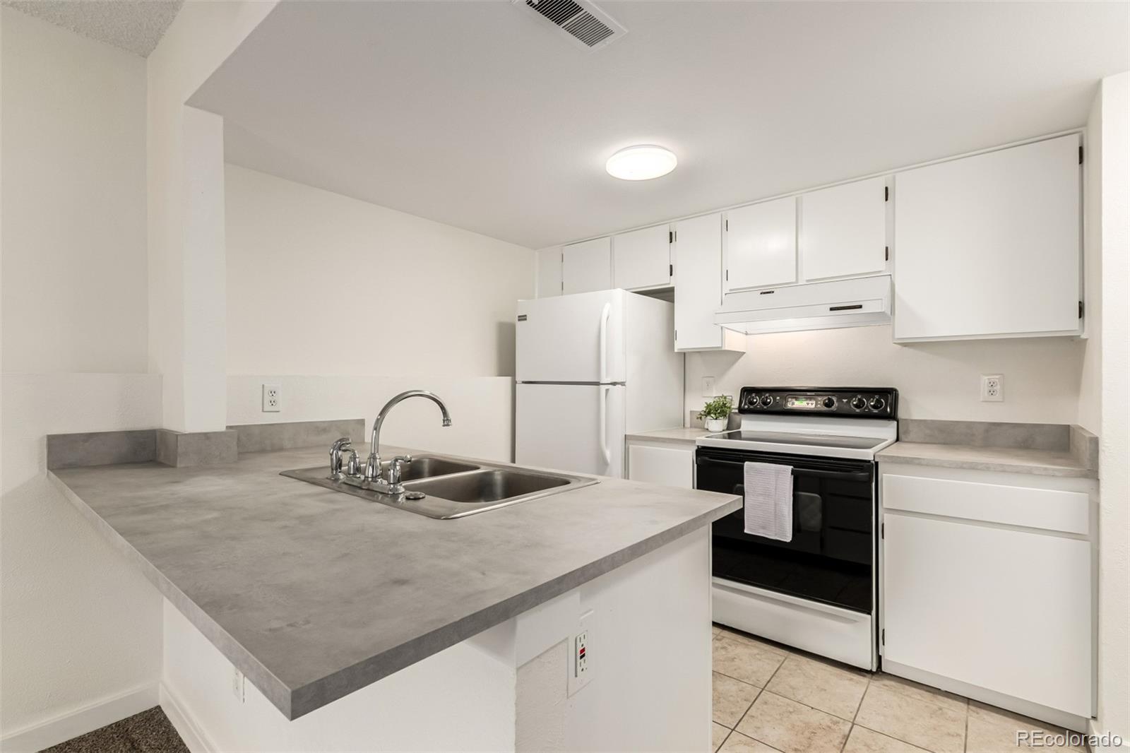MLS Image #6 for 3100 s federal boulevard,denver, Colorado