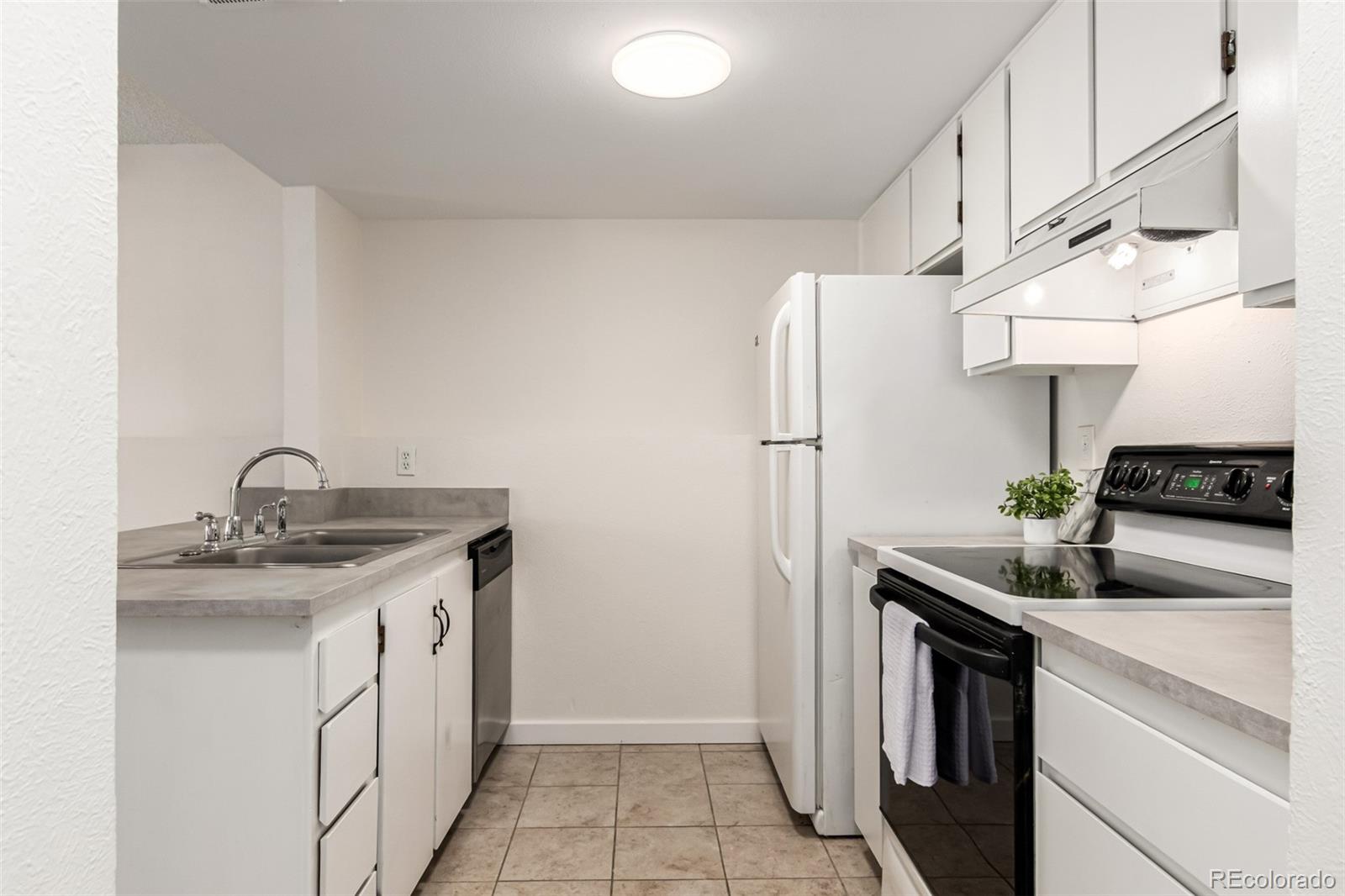 MLS Image #7 for 3100 s federal boulevard,denver, Colorado