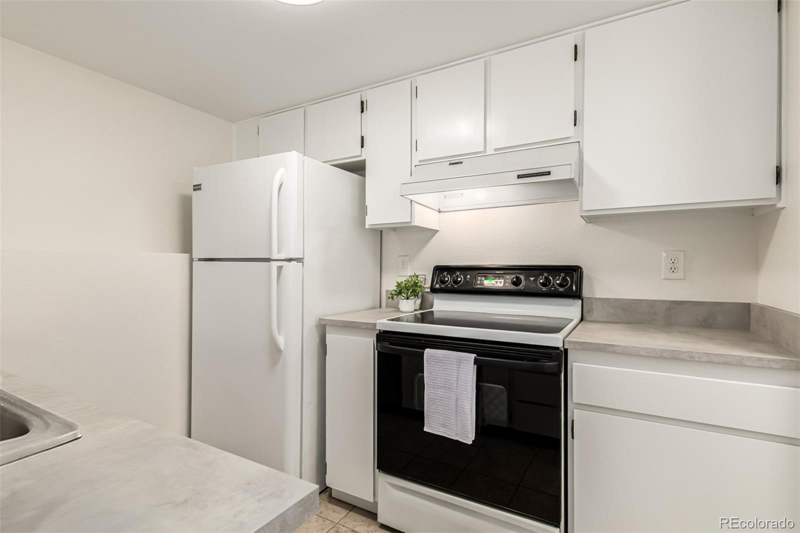 MLS Image #8 for 3100 s federal boulevard,denver, Colorado