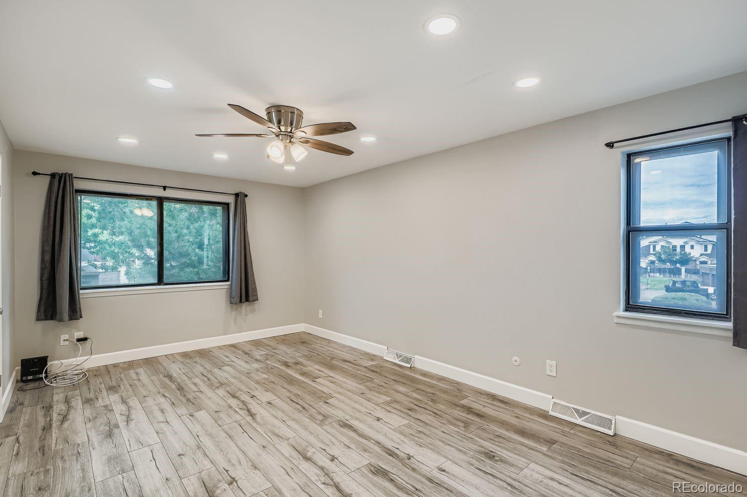 MLS Image #10 for 1251 s yosemite way 89,denver, Colorado