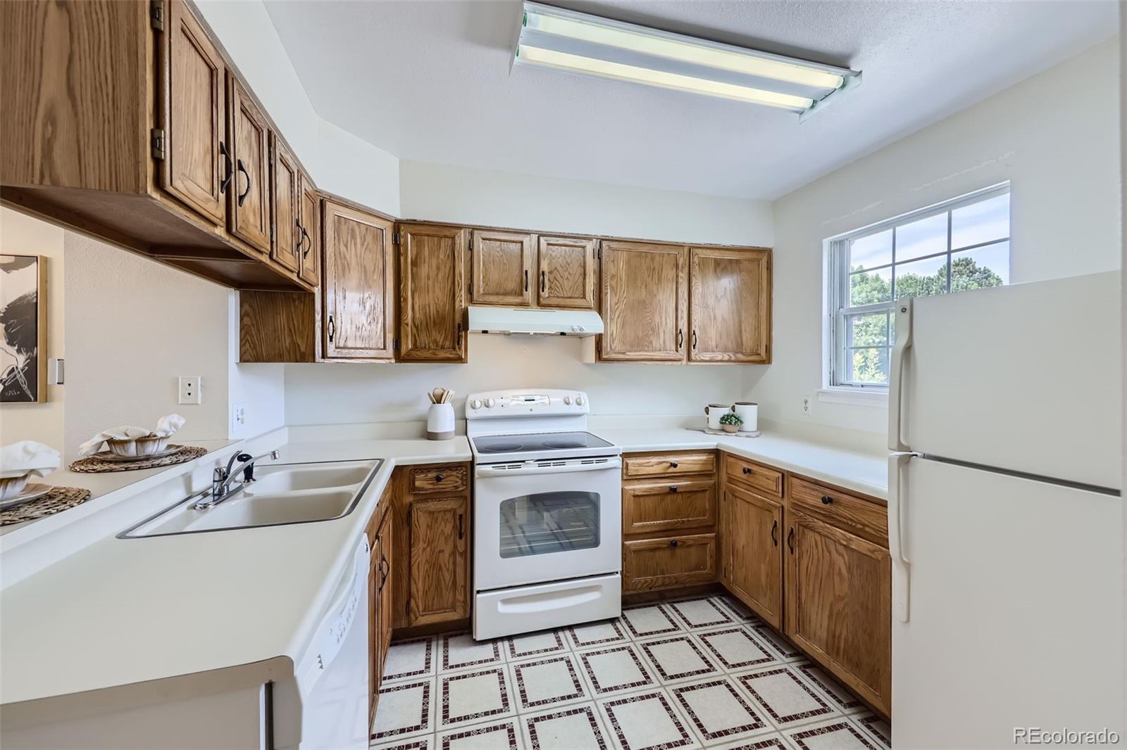 MLS Image #11 for 1811 s quebec way,denver, Colorado