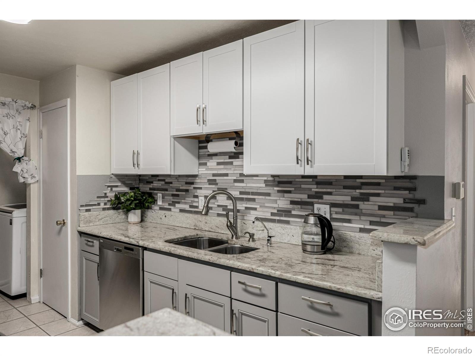 MLS Image #13 for 7624  gray way,arvada, Colorado