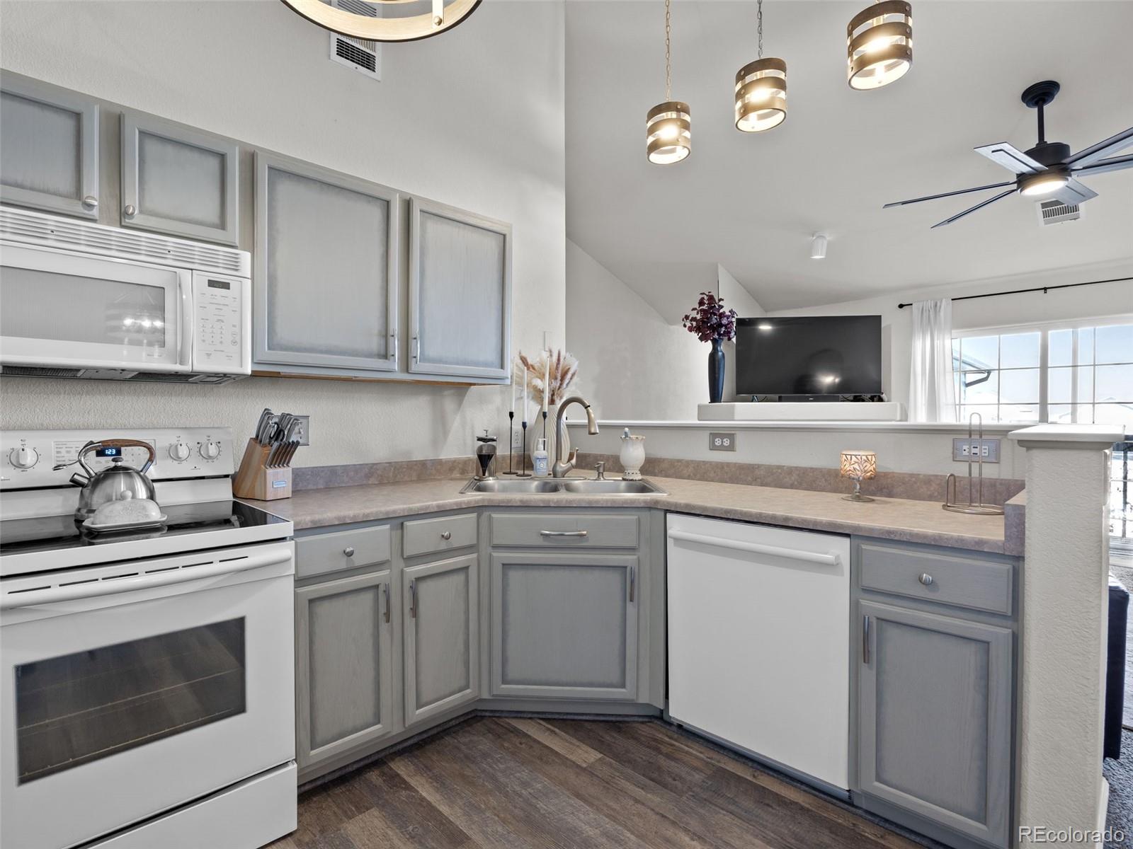 MLS Image #13 for 3260 e 103rd place 908,thornton, Colorado