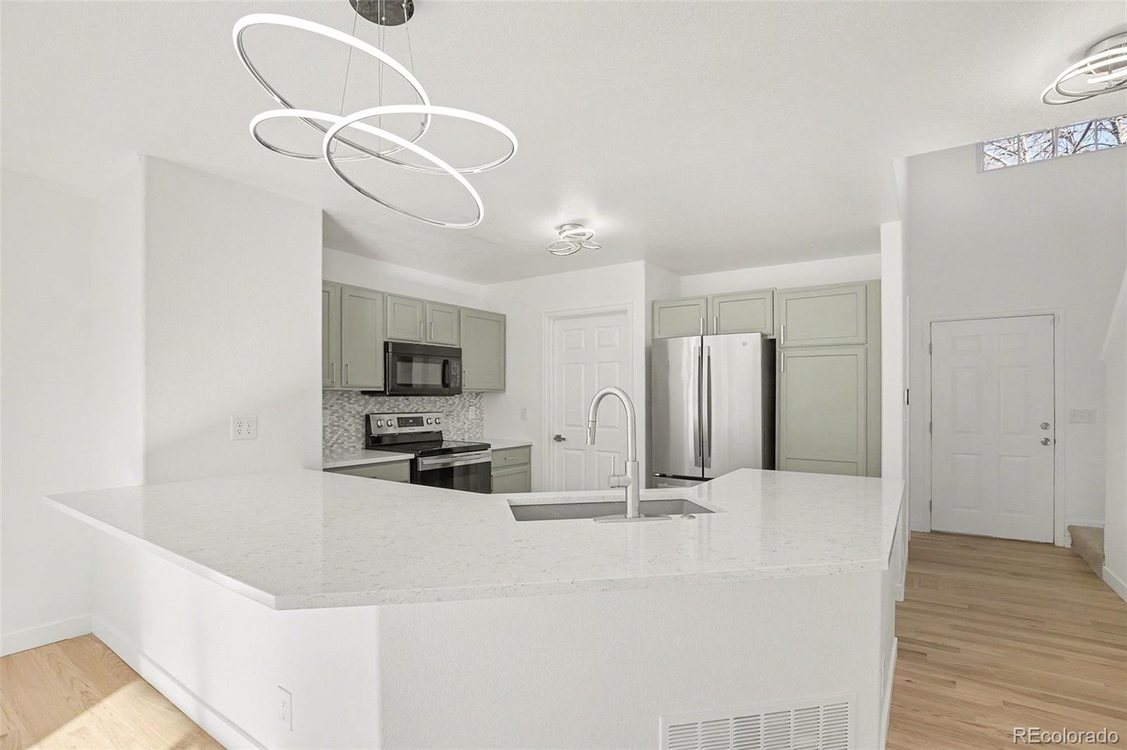 MLS Image #3 for 1994 e 102nd circle,thornton, Colorado