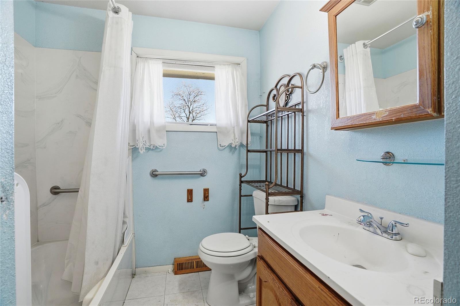 MLS Image #11 for 1621 s perry street,denver, Colorado
