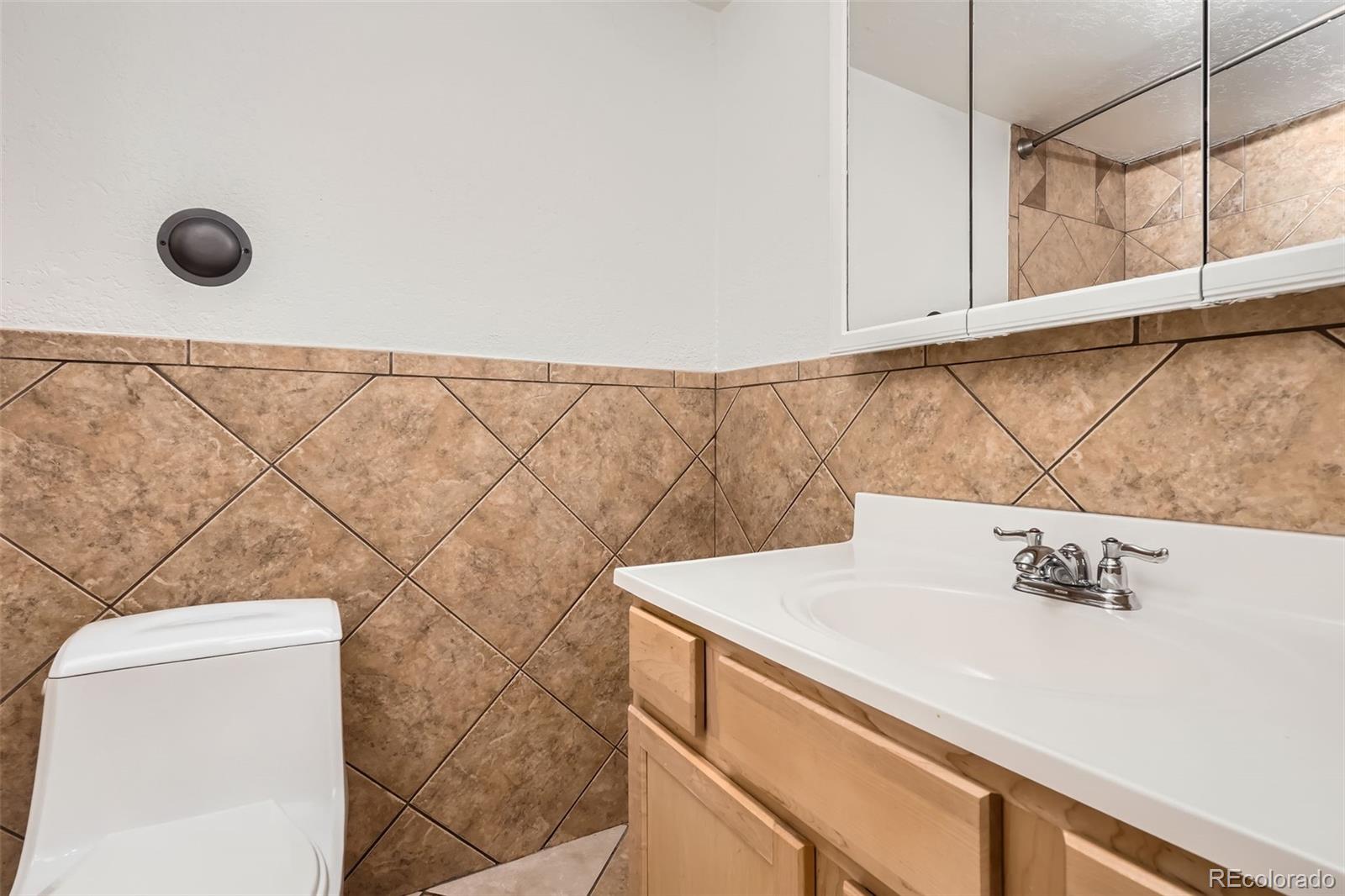 MLS Image #10 for 1045 n clarkson street 105,denver, Colorado