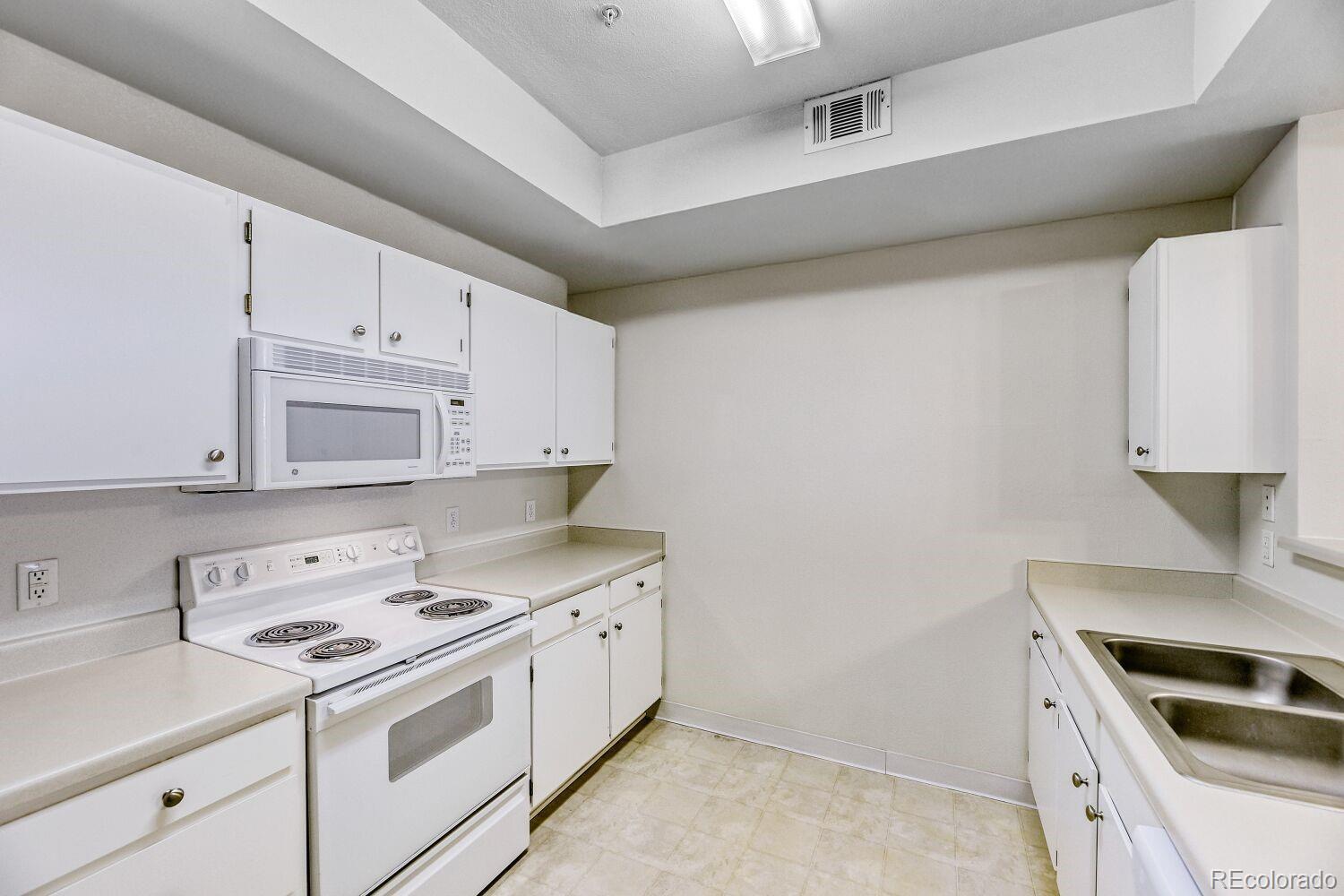 MLS Image #3 for 12762  ironstone way 104,parker, Colorado