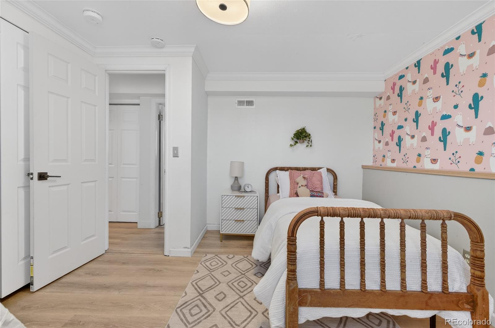 MLS Image #25 for 1531 s queen street,denver, Colorado