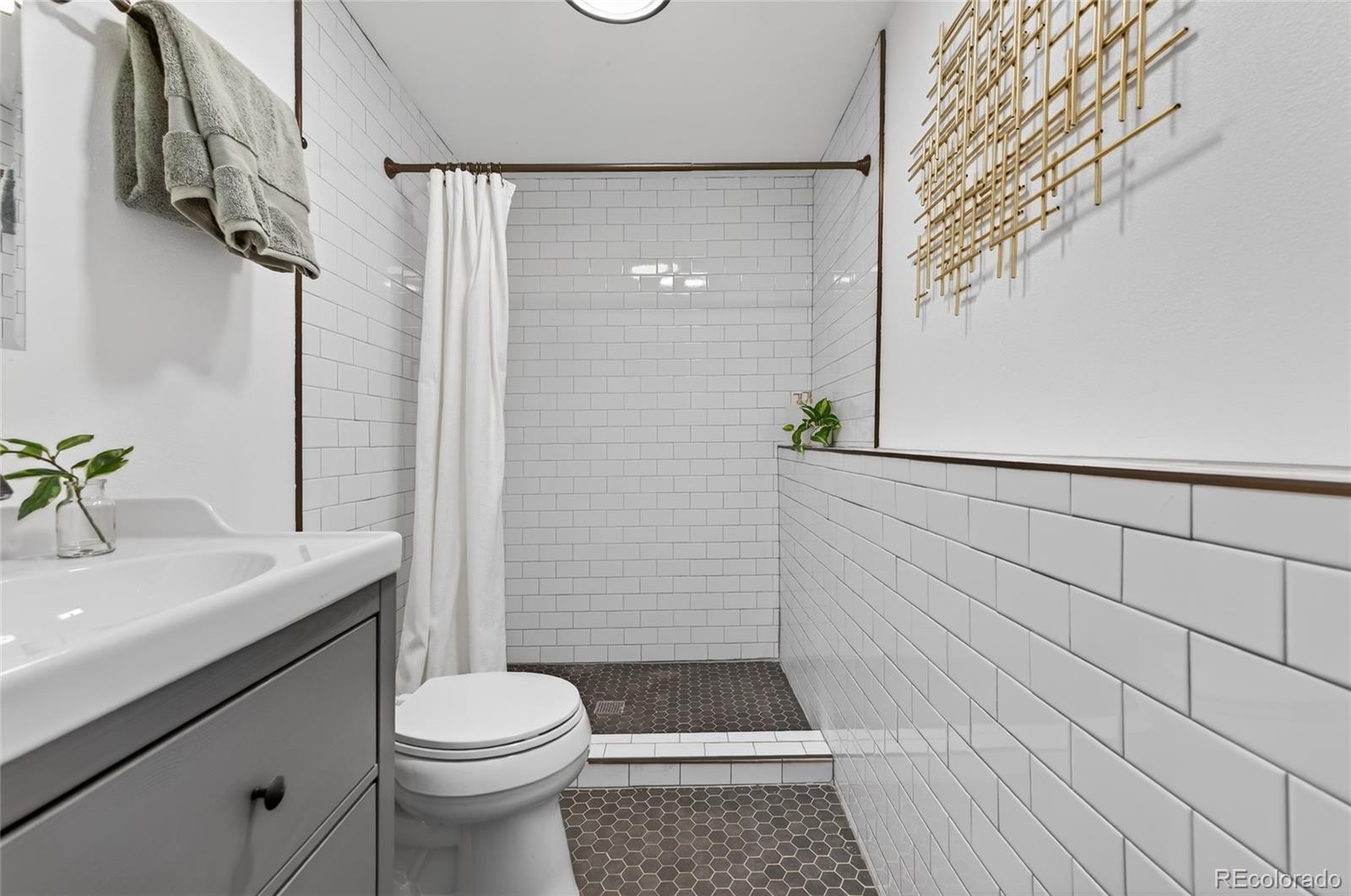 MLS Image #26 for 1531 s queen street,denver, Colorado