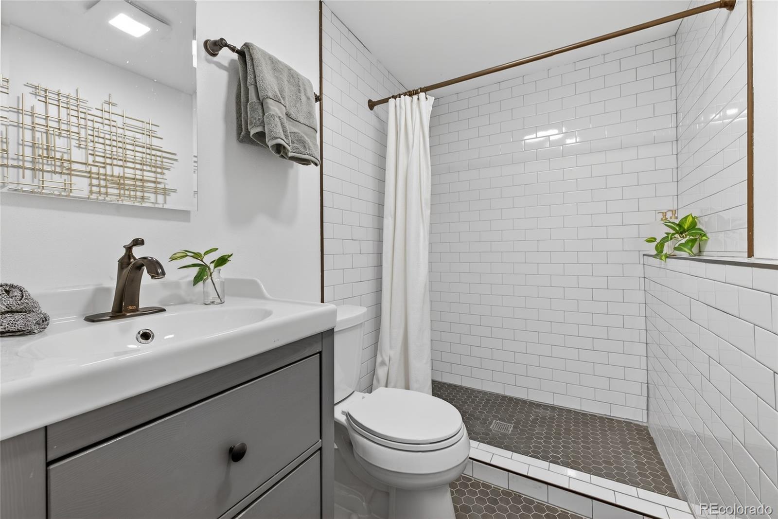 MLS Image #27 for 1531 s queen street,denver, Colorado