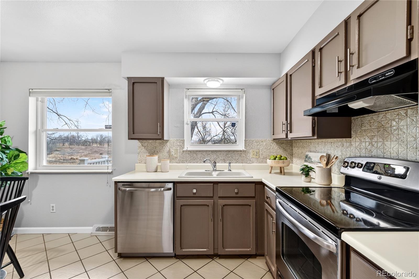 MLS Image #11 for 16221 w 56th place,golden, Colorado