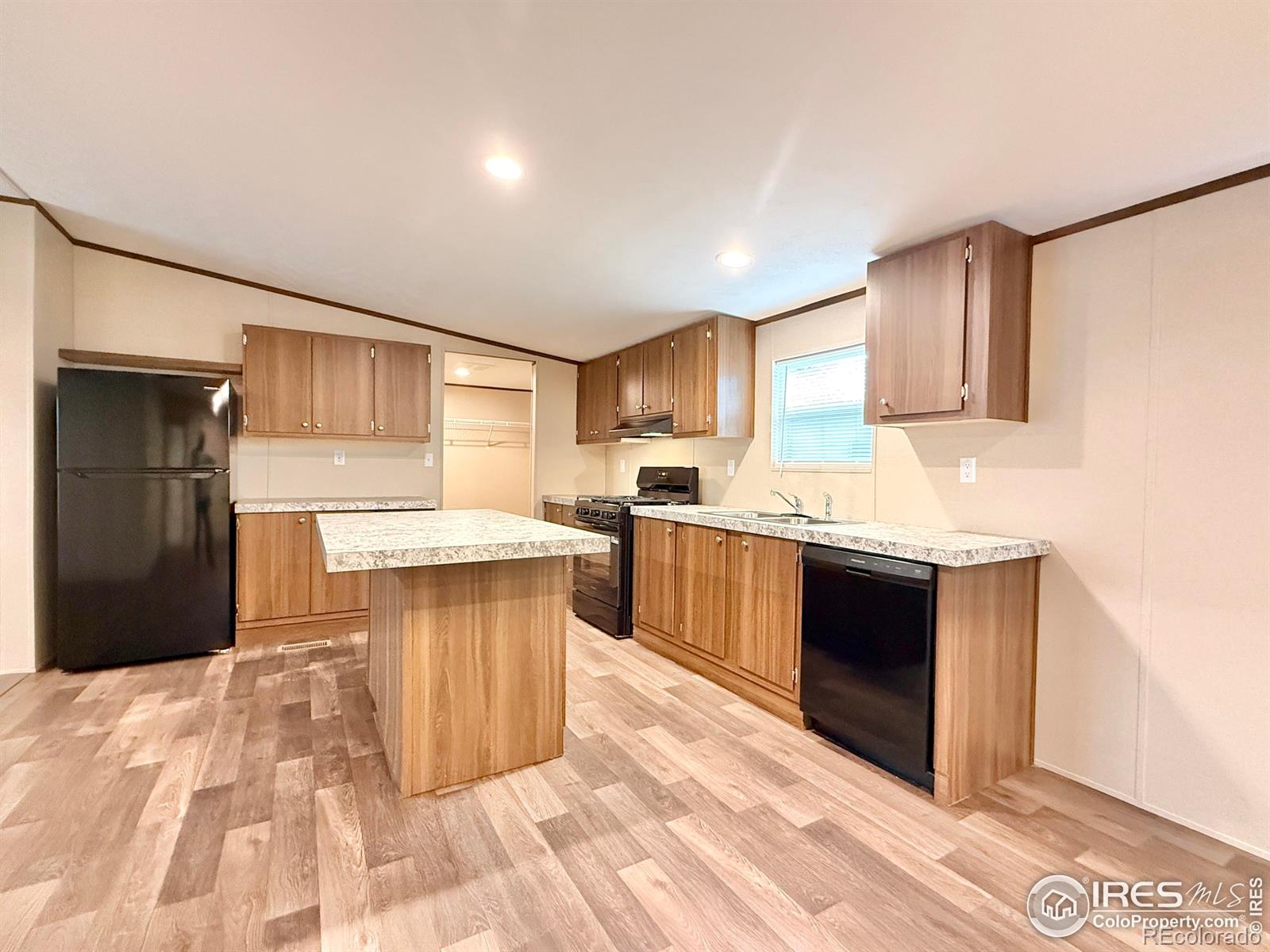 MLS Image #4 for 125  birch street,log lane village, Colorado