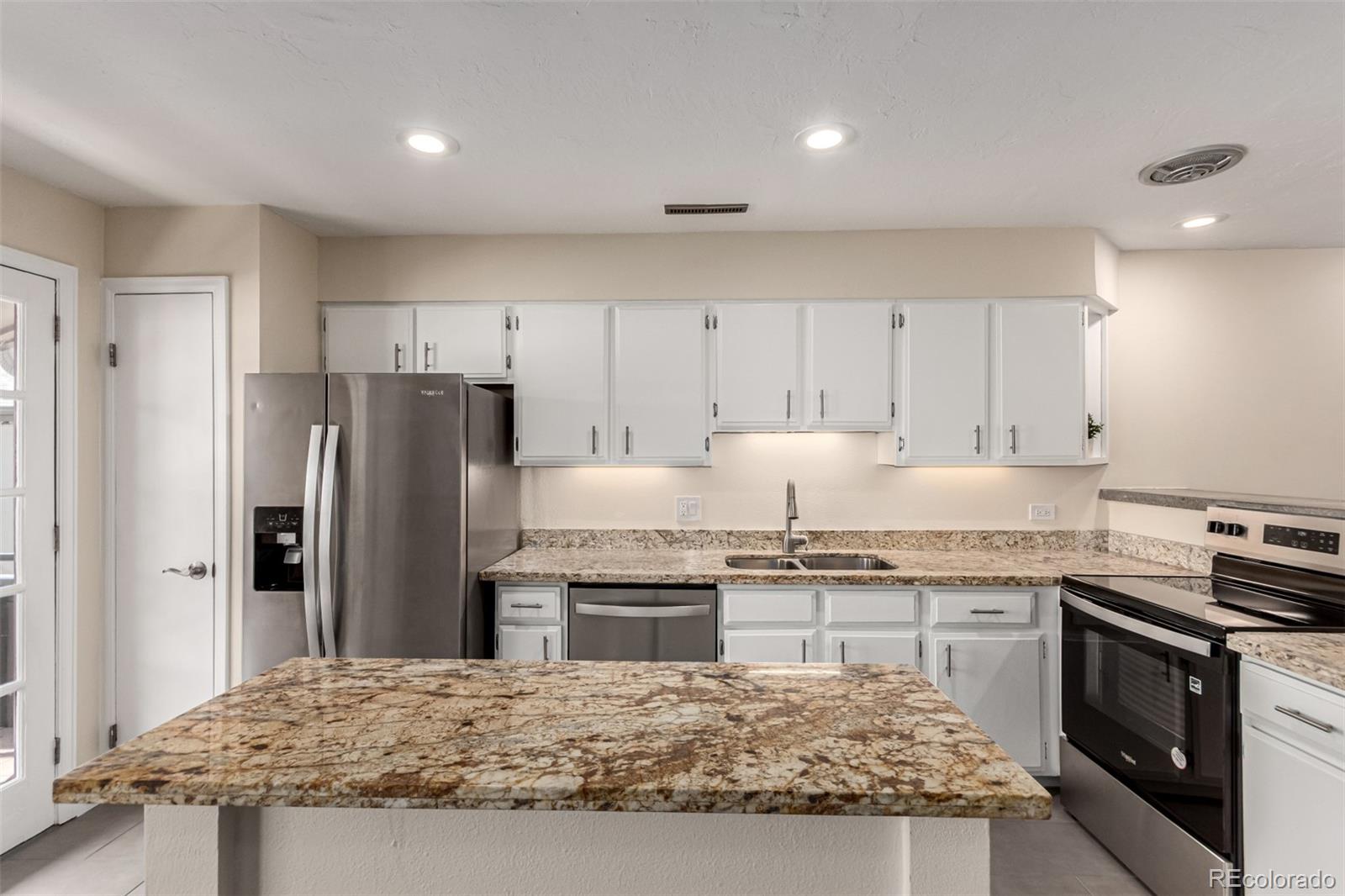 MLS Image #16 for 2301 e fremont avenue w08,centennial, Colorado