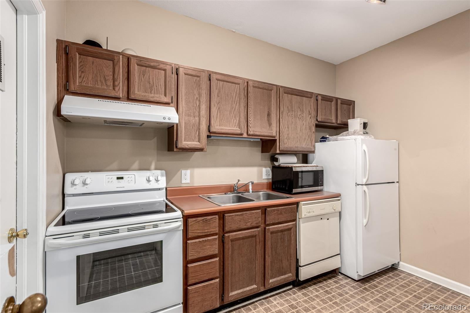 MLS Image #37 for 2301 e fremont avenue w08,centennial, Colorado