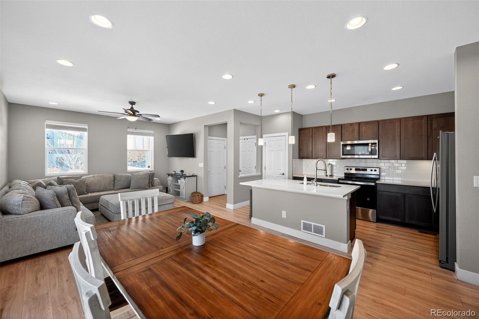 MLS Image #8 for 4785 n kittredge street,denver, Colorado