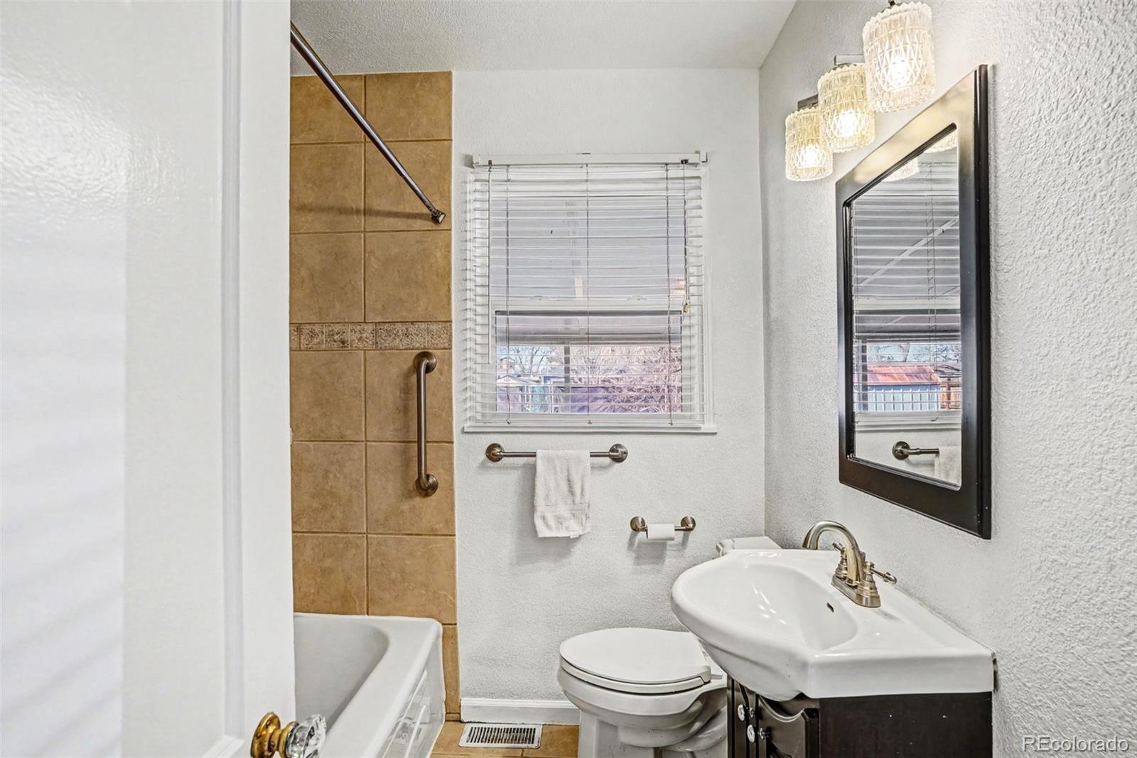 MLS Image #18 for 1320  willow street,denver, Colorado