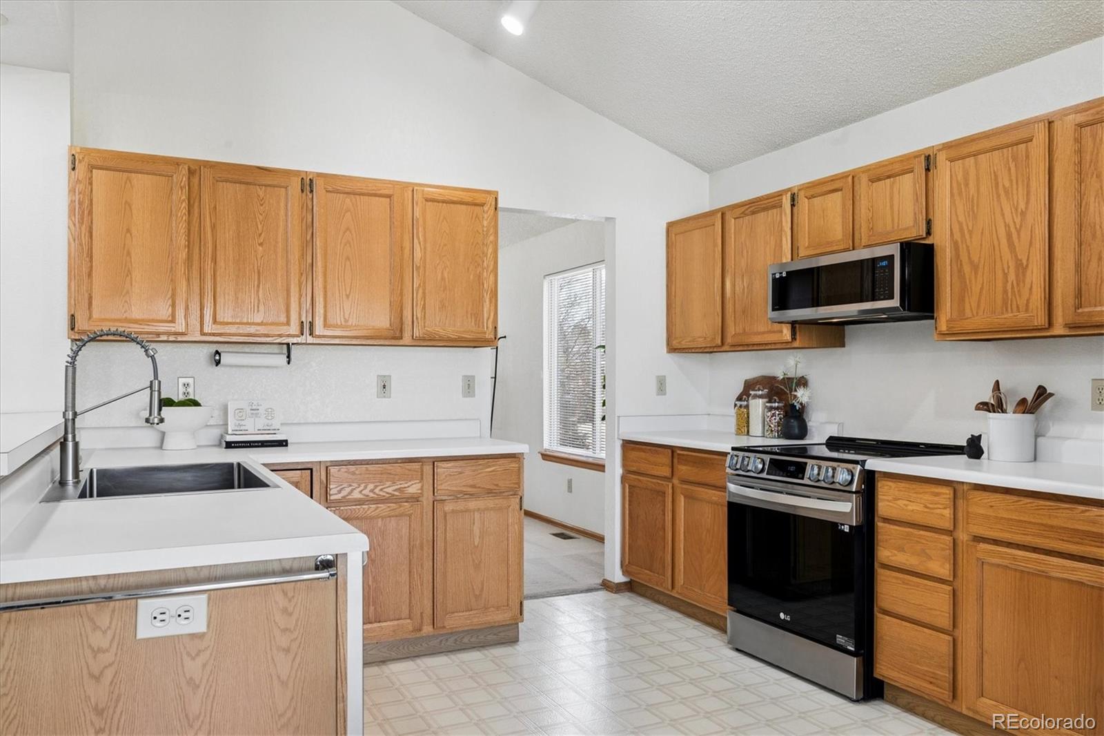 MLS Image #8 for 2230  brent circle,colorado springs, Colorado