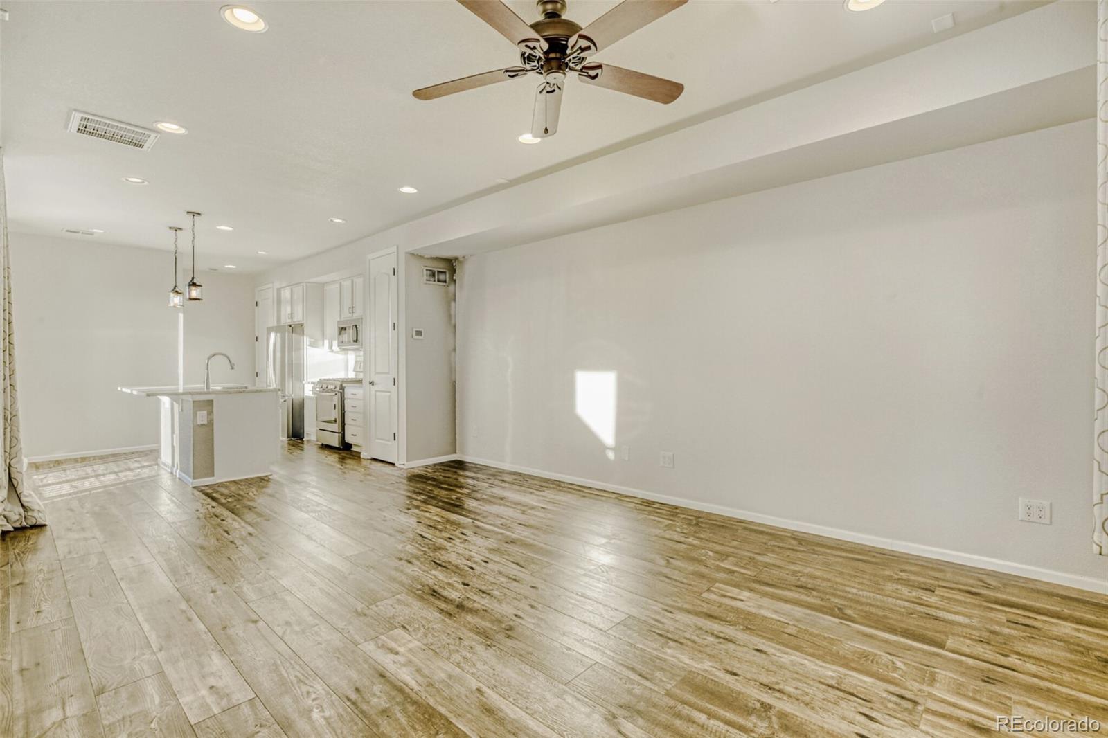 MLS Image #3 for 23626 e 5th place ,aurora, Colorado