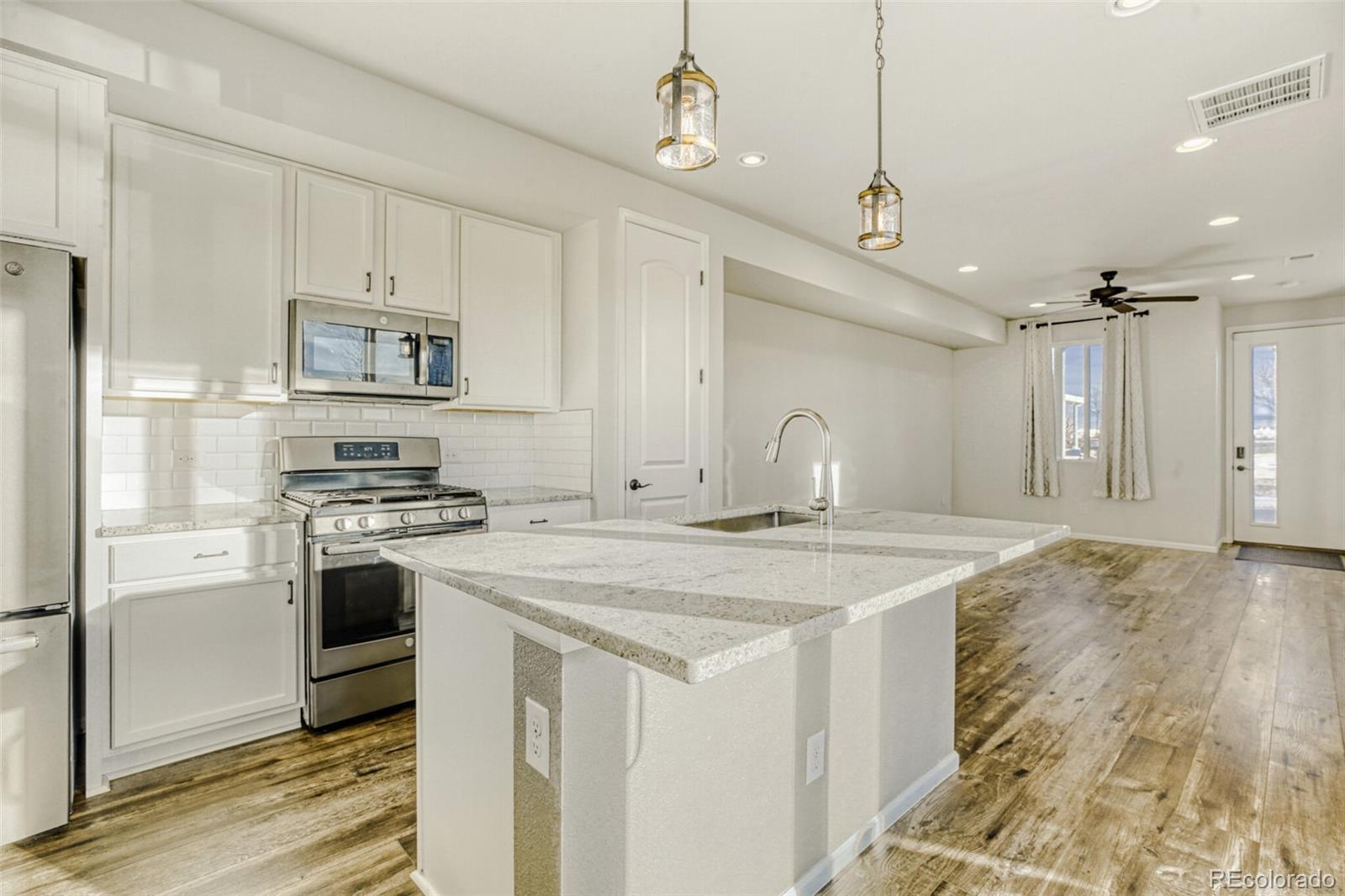 MLS Image #9 for 23626 e 5th place ,aurora, Colorado
