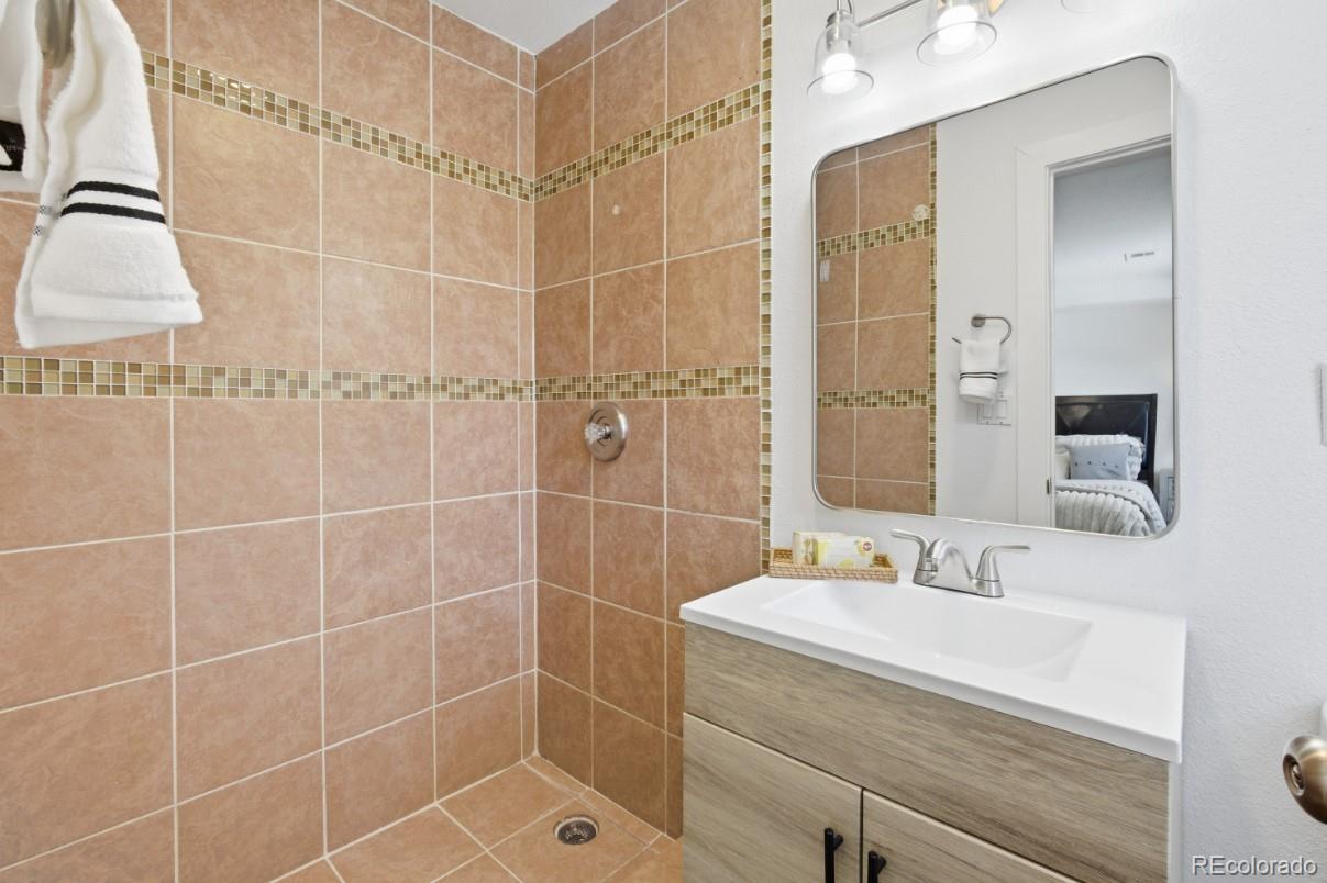 MLS Image #14 for 4295  genoa street,denver, Colorado