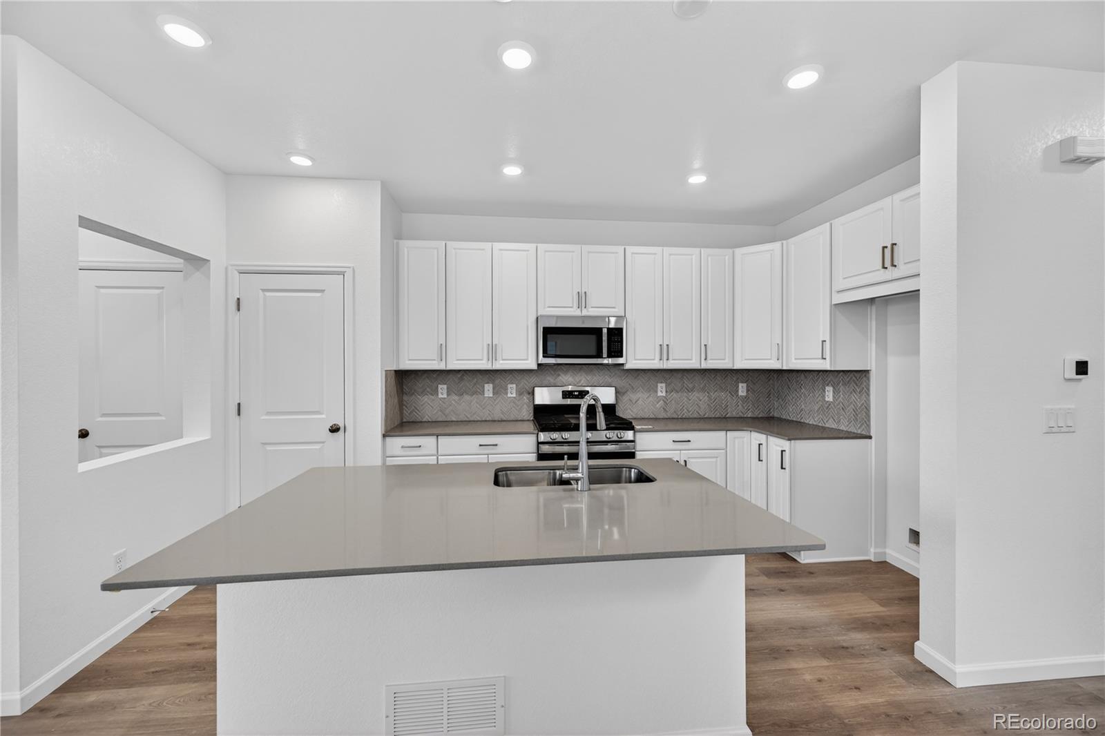 MLS Image #2 for 14841  arbor boulevard,thornton, Colorado