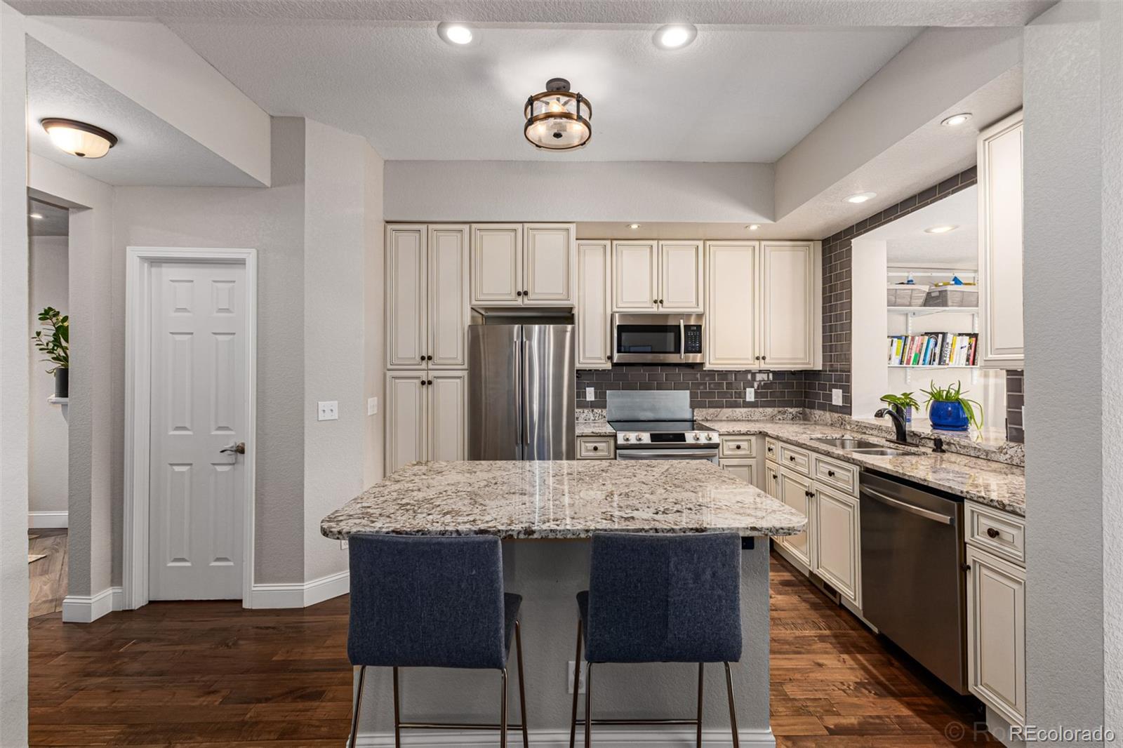 MLS Image #8 for 3649 n high street,denver, Colorado