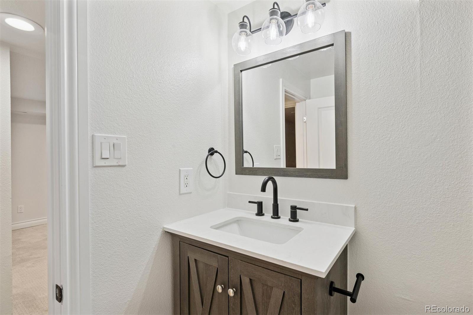 MLS Image #14 for 2820 s holly place,denver, Colorado
