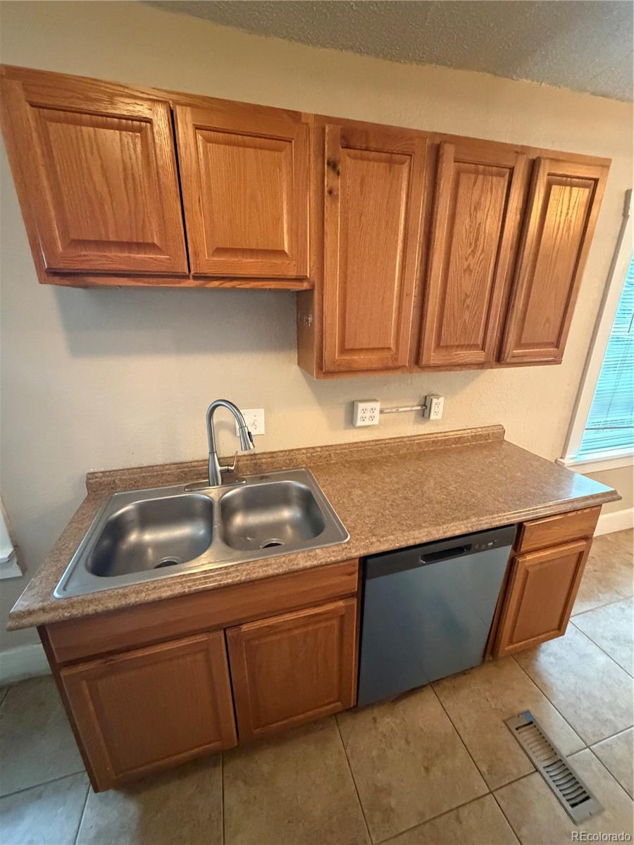 MLS Image #11 for 4326  wyandot street,denver, Colorado