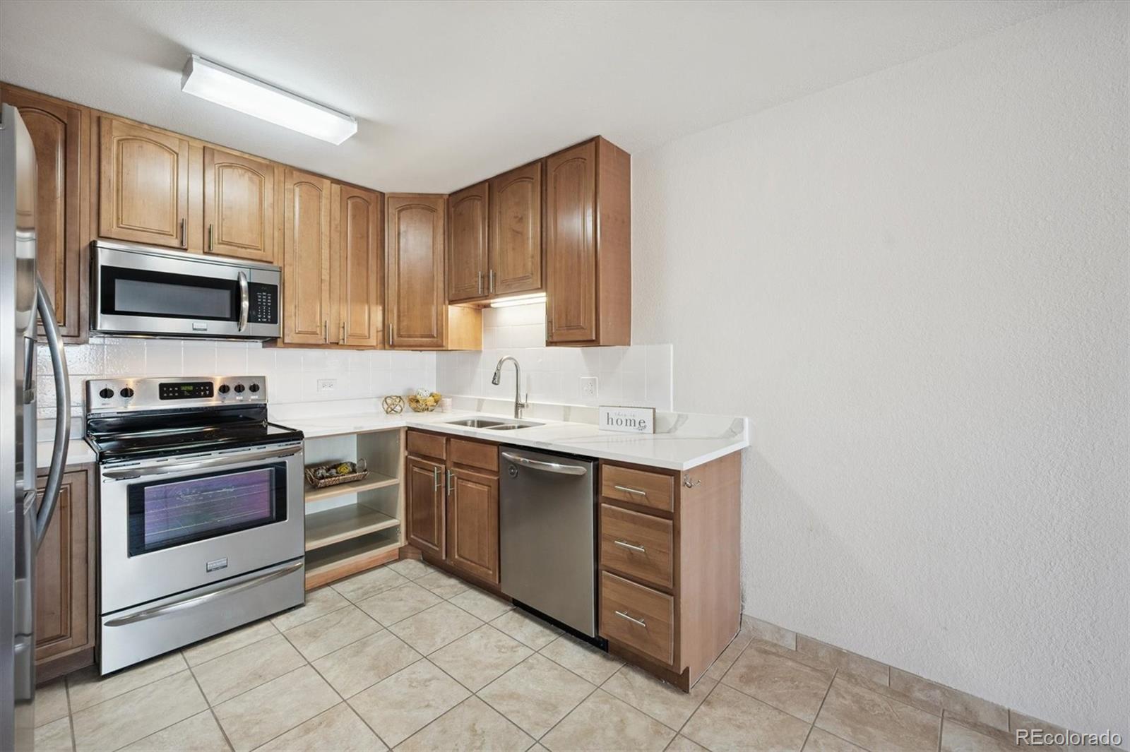 MLS Image #3 for 715 s alton way 5d,denver, Colorado