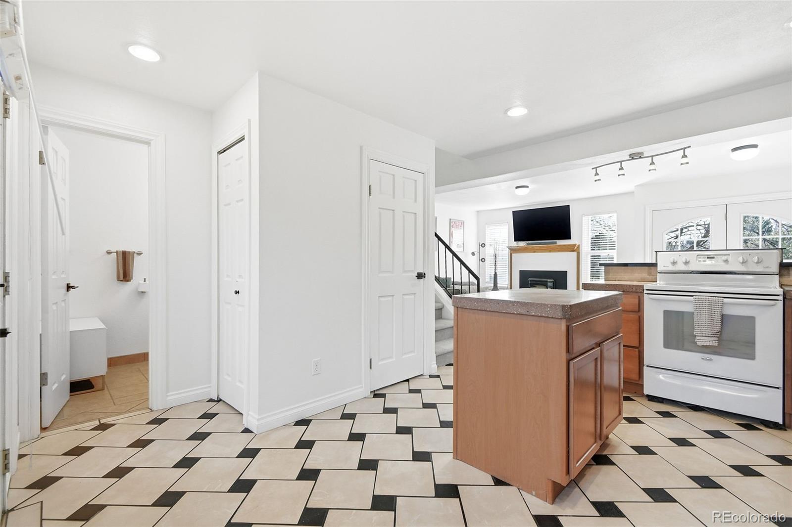 MLS Image #10 for 8686  carr loop,arvada, Colorado