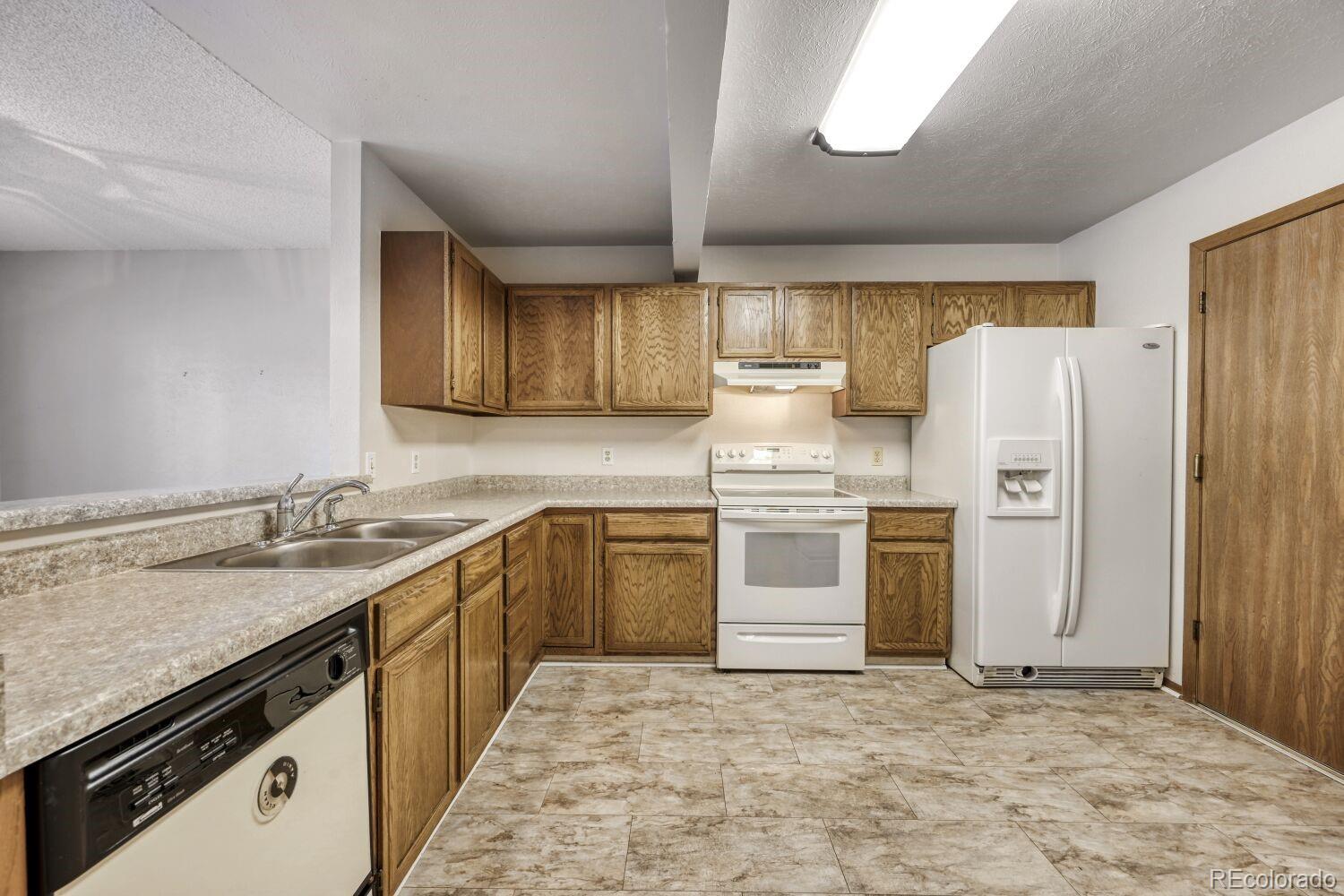 MLS Image #3 for 15455 e louisiana avenue,aurora, Colorado
