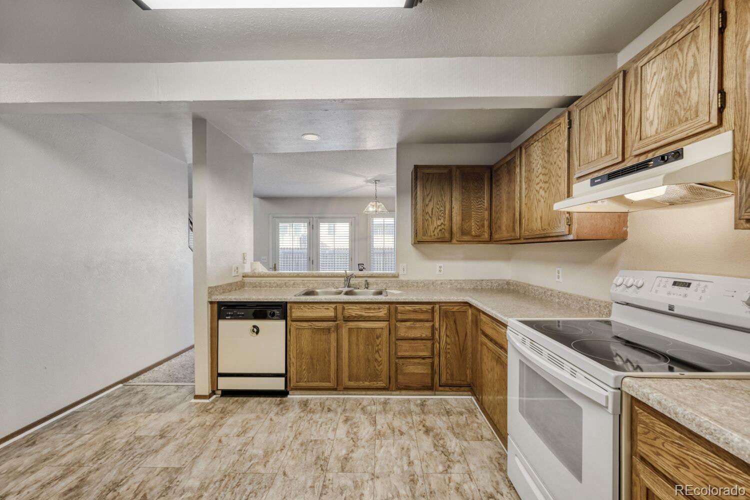MLS Image #5 for 15455 e louisiana avenue,aurora, Colorado