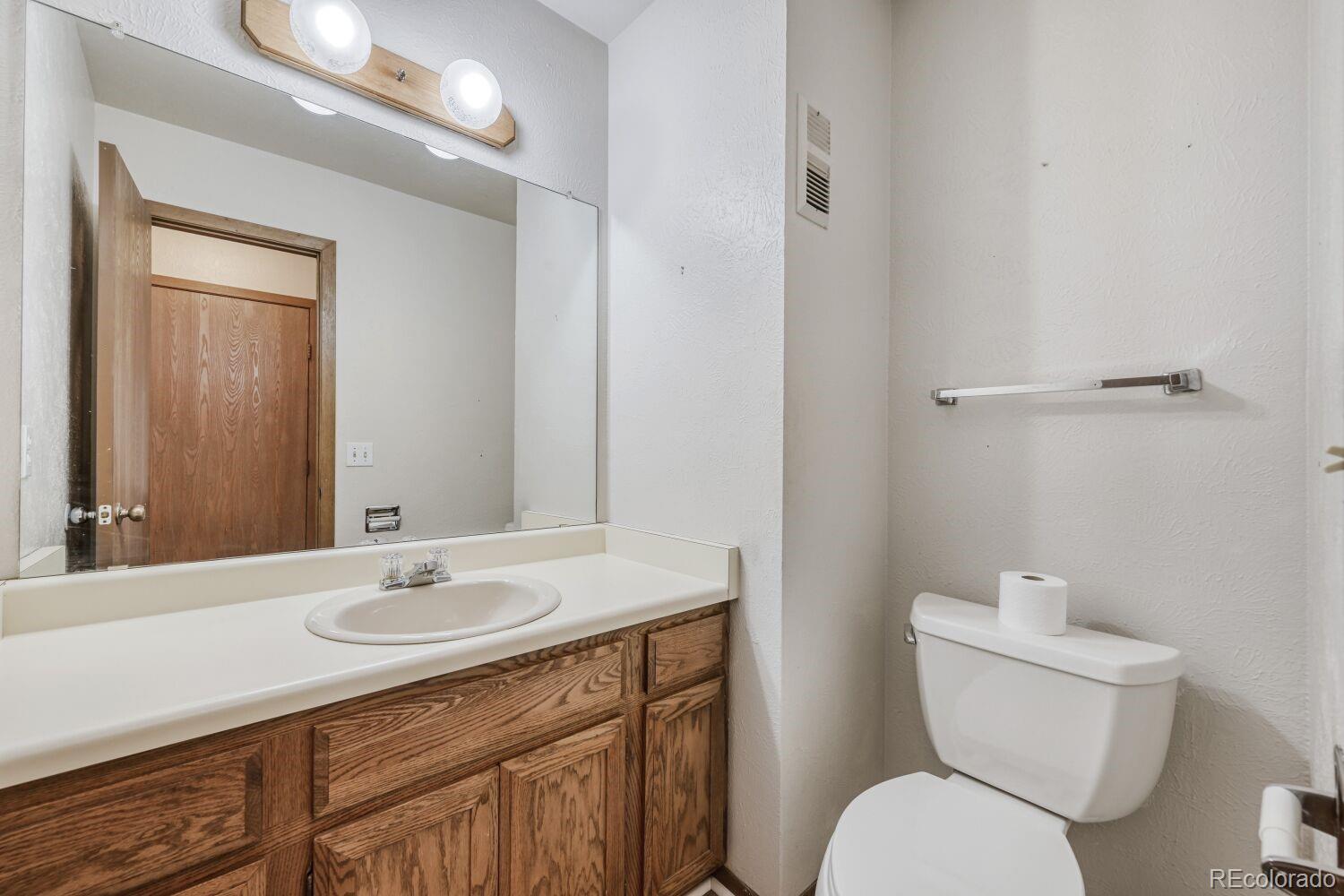 MLS Image #8 for 15455 e louisiana avenue,aurora, Colorado