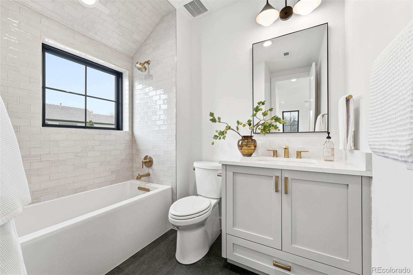 MLS Image #33 for 1395 s saint paul street,denver, Colorado