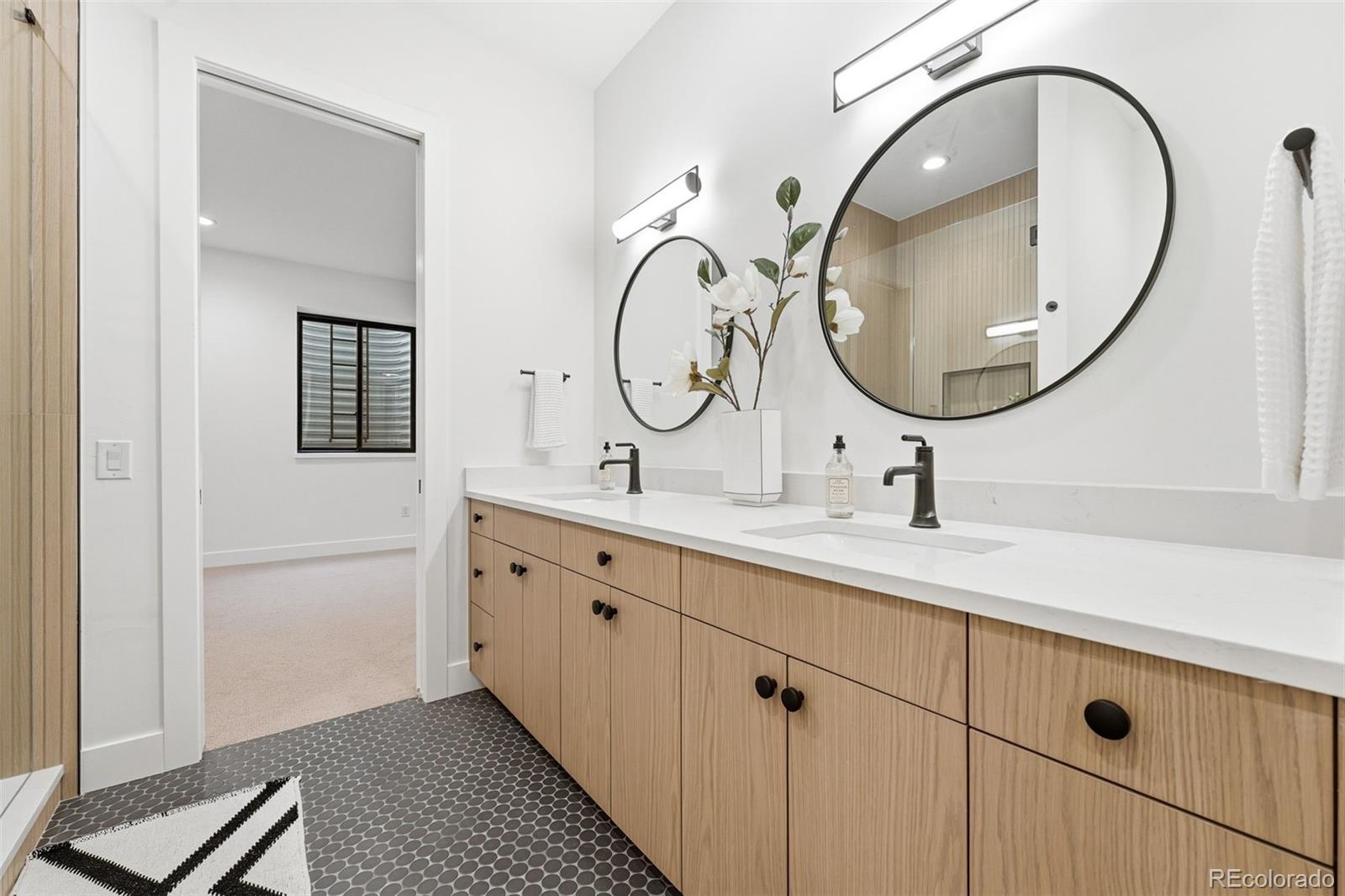 MLS Image #39 for 1395 s saint paul street,denver, Colorado