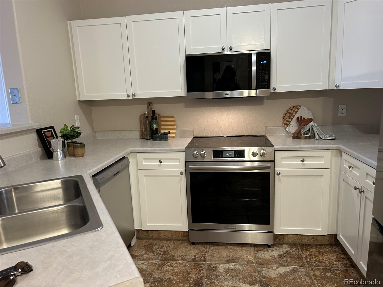 MLS Image #10 for 8354 s holland way,littleton, Colorado