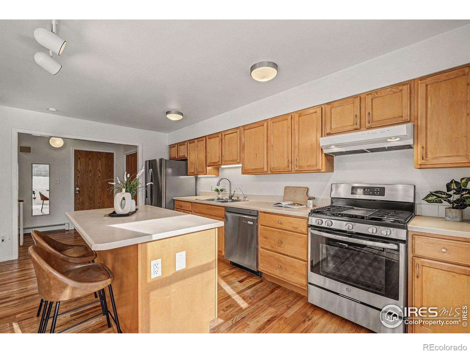 MLS Image #5 for 733  pearl street,boulder, Colorado