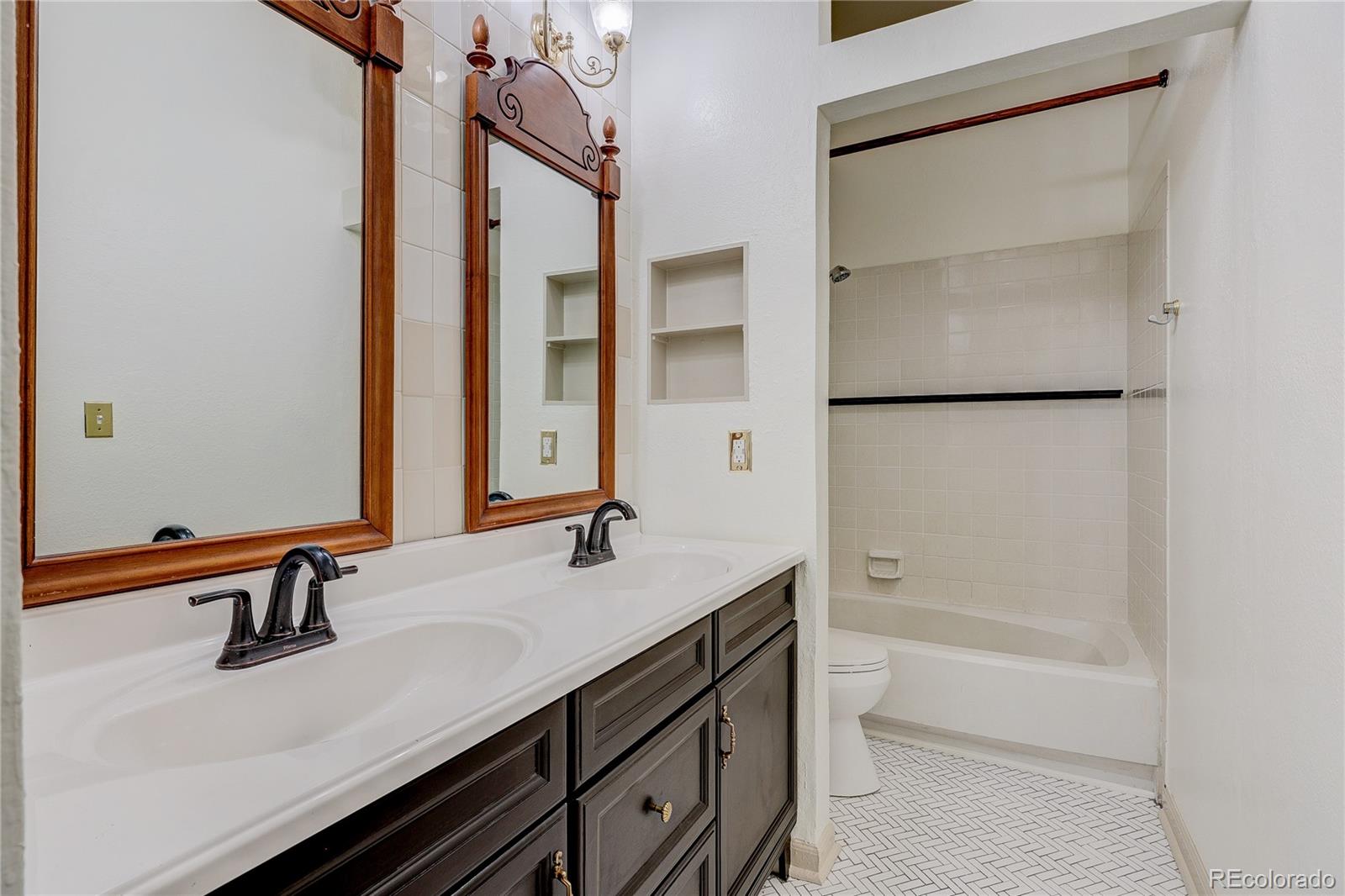 MLS Image #13 for 2620 s federal boulevard b,denver, Colorado