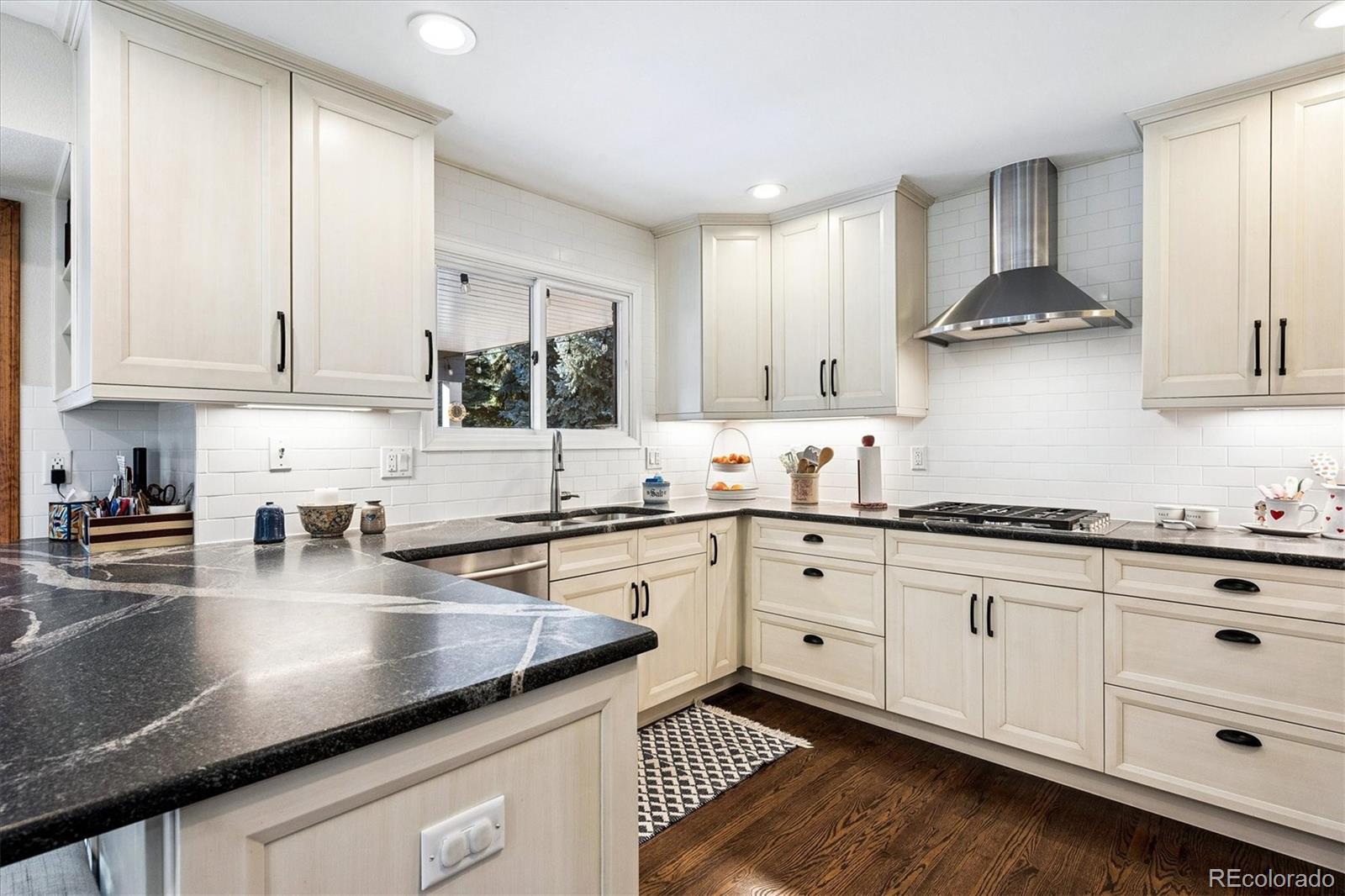 MLS Image #7 for 7640 s brentwood street,littleton, Colorado