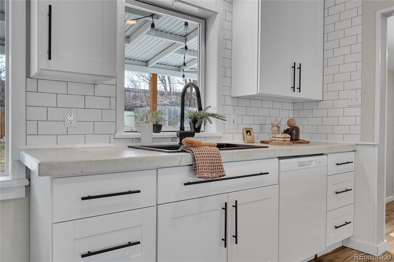 MLS Image #11 for 2884 s harrison street,denver, Colorado
