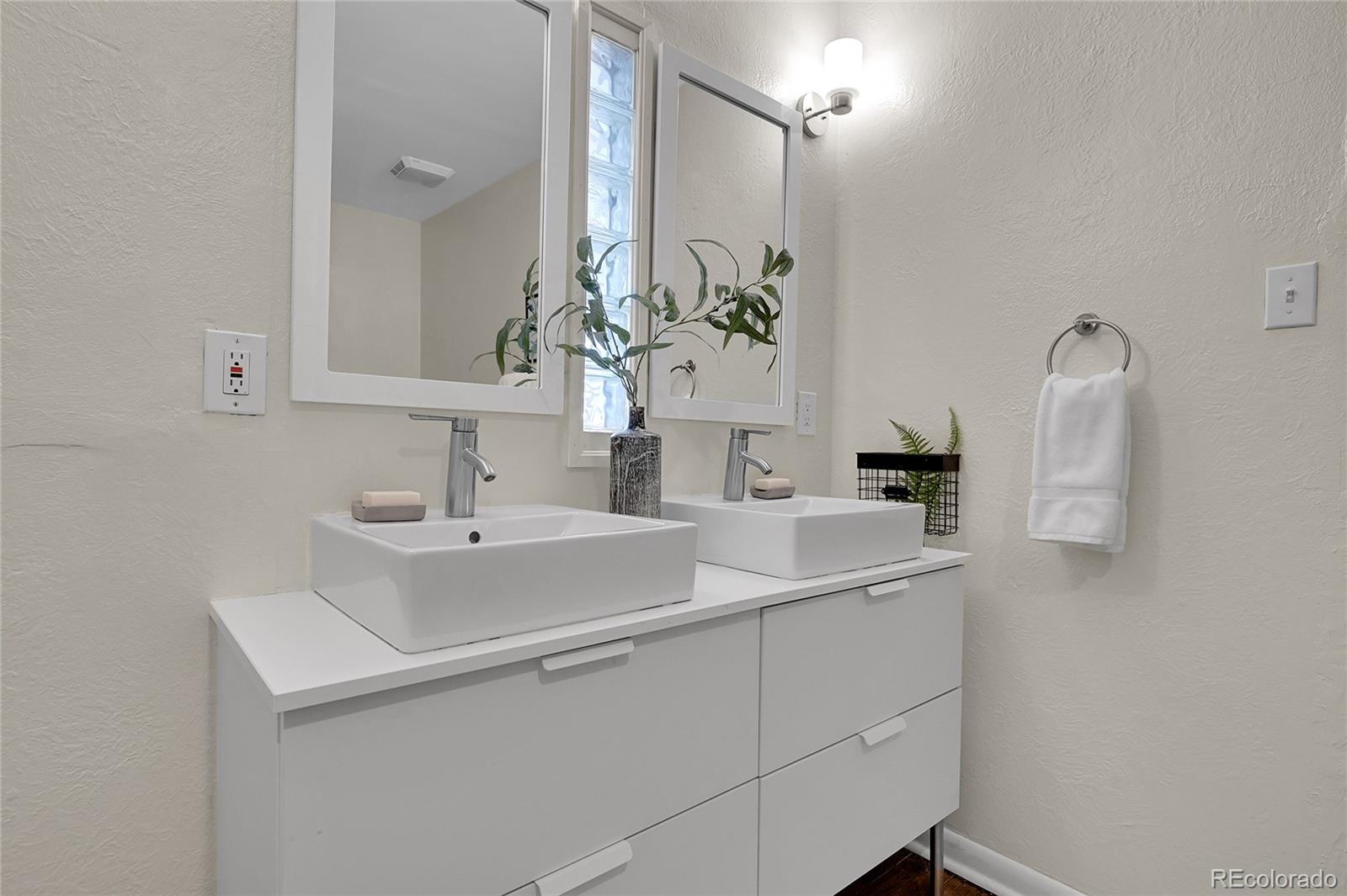 MLS Image #21 for 2884 s harrison street,denver, Colorado