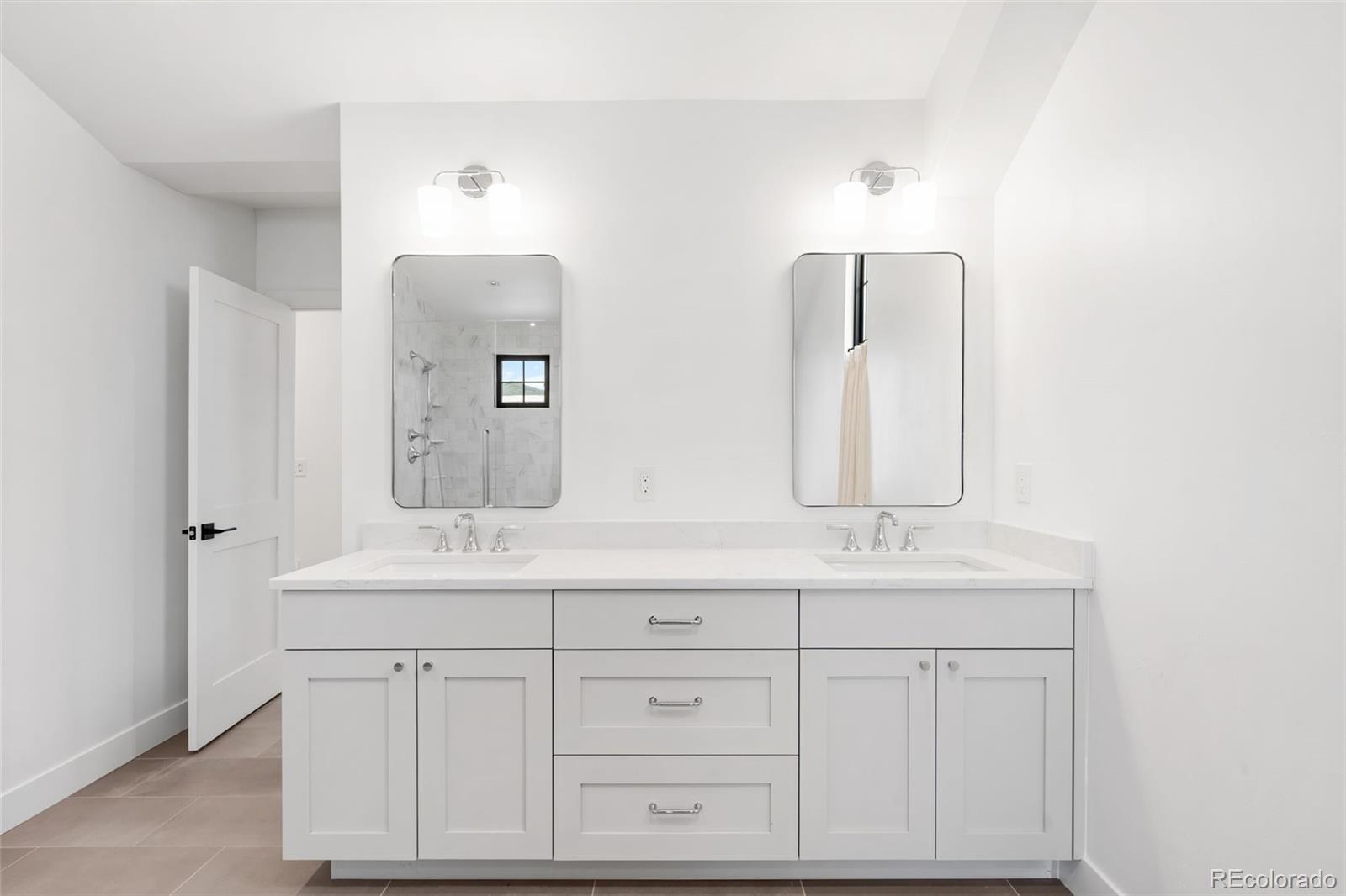 MLS Image #23 for 2900 s madison street,denver, Colorado